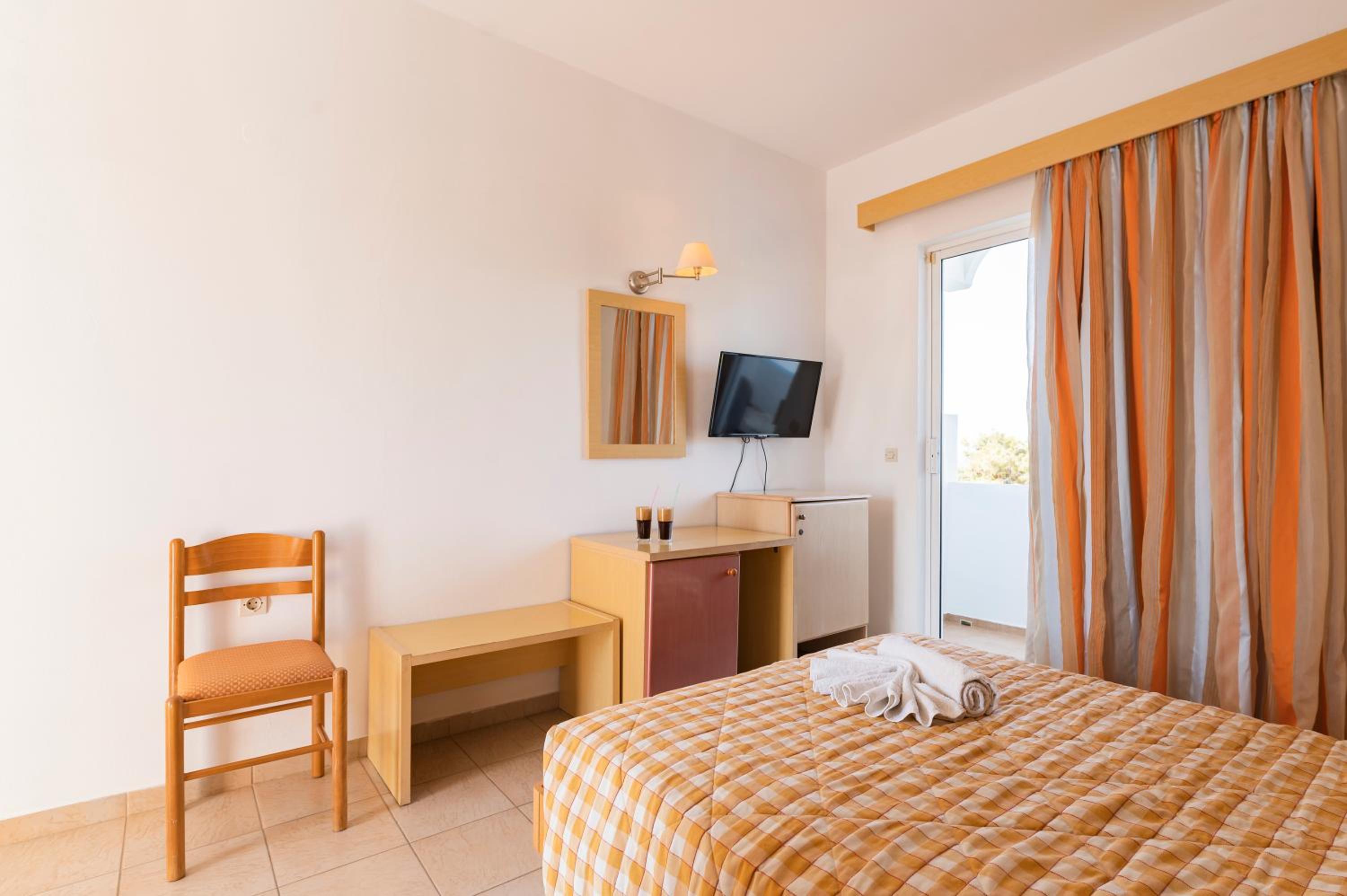 Double or Twin Room with Garden View photo 3