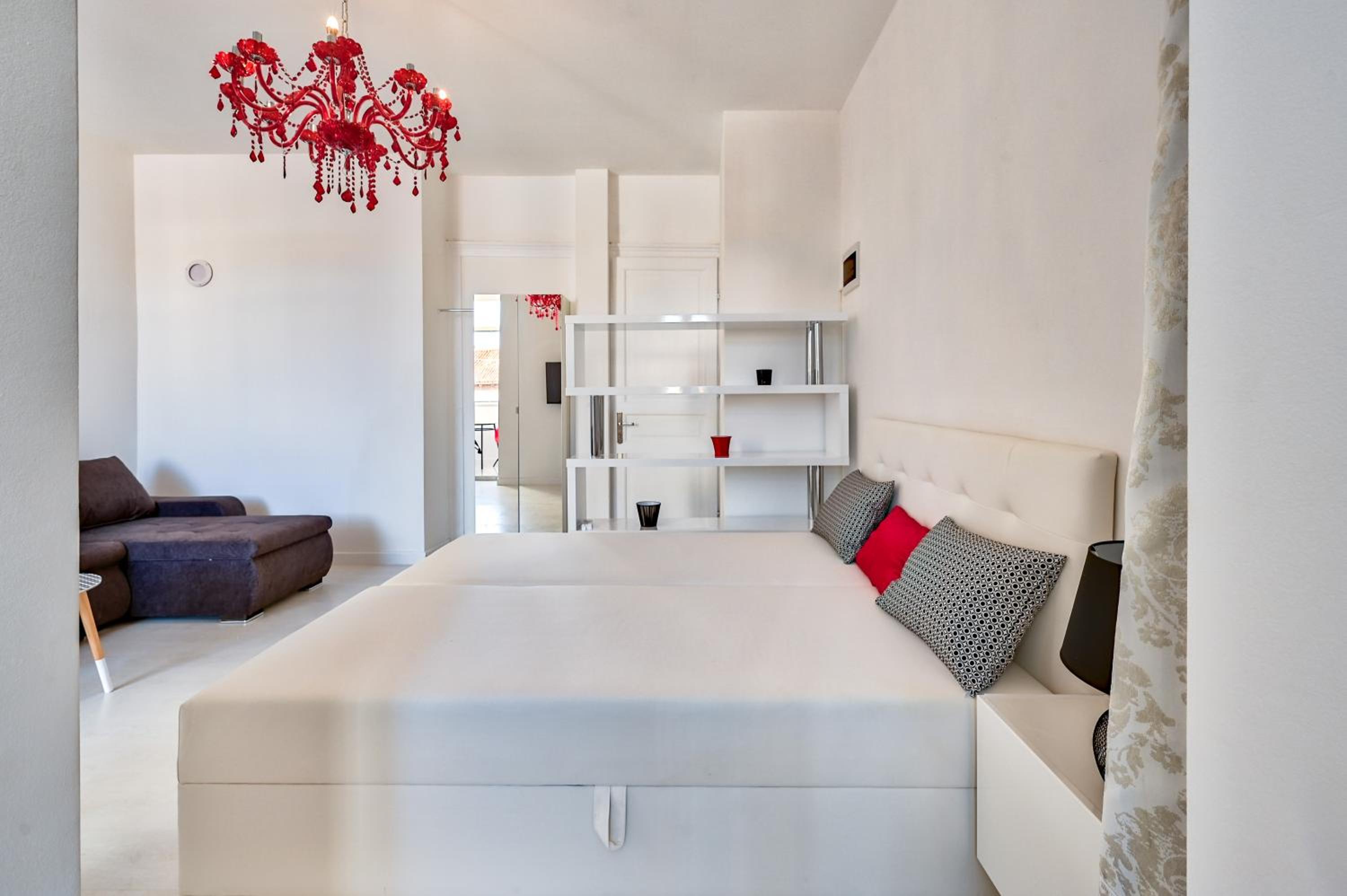 King Studio with Sofa Bed - Photo 33