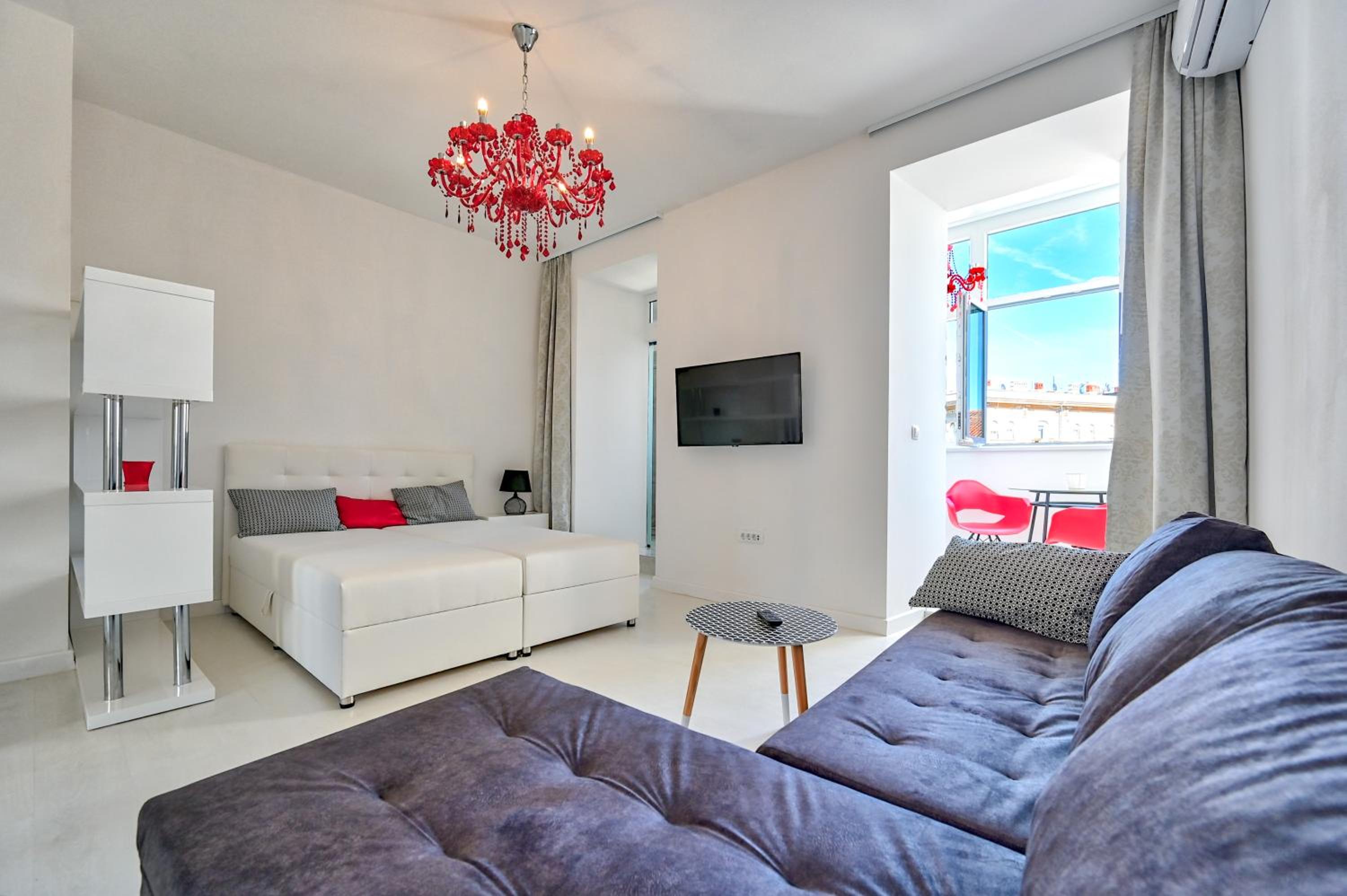 King Studio with Sofa Bed - Photo 32