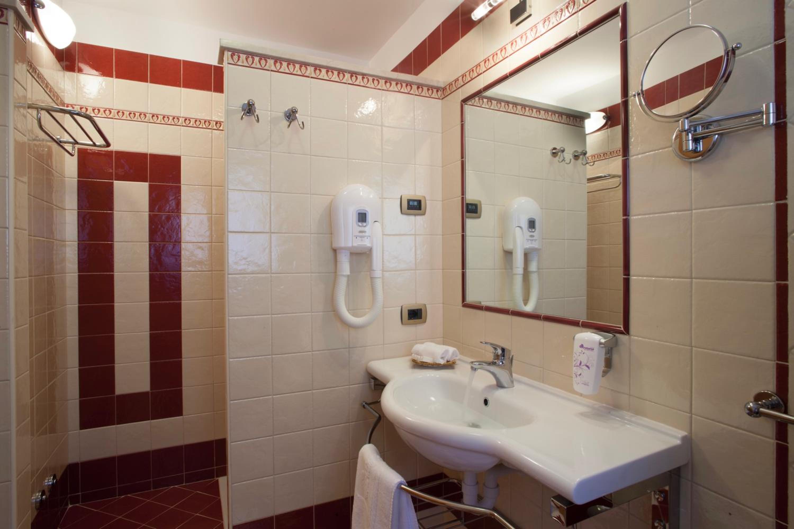 Single Room photo 3