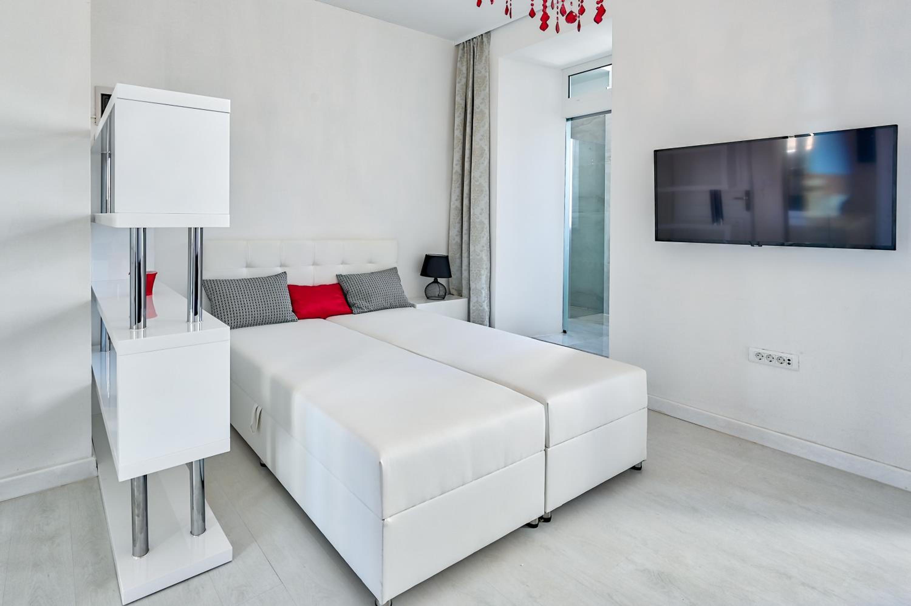 King Studio with Sofa Bed - Photo 11