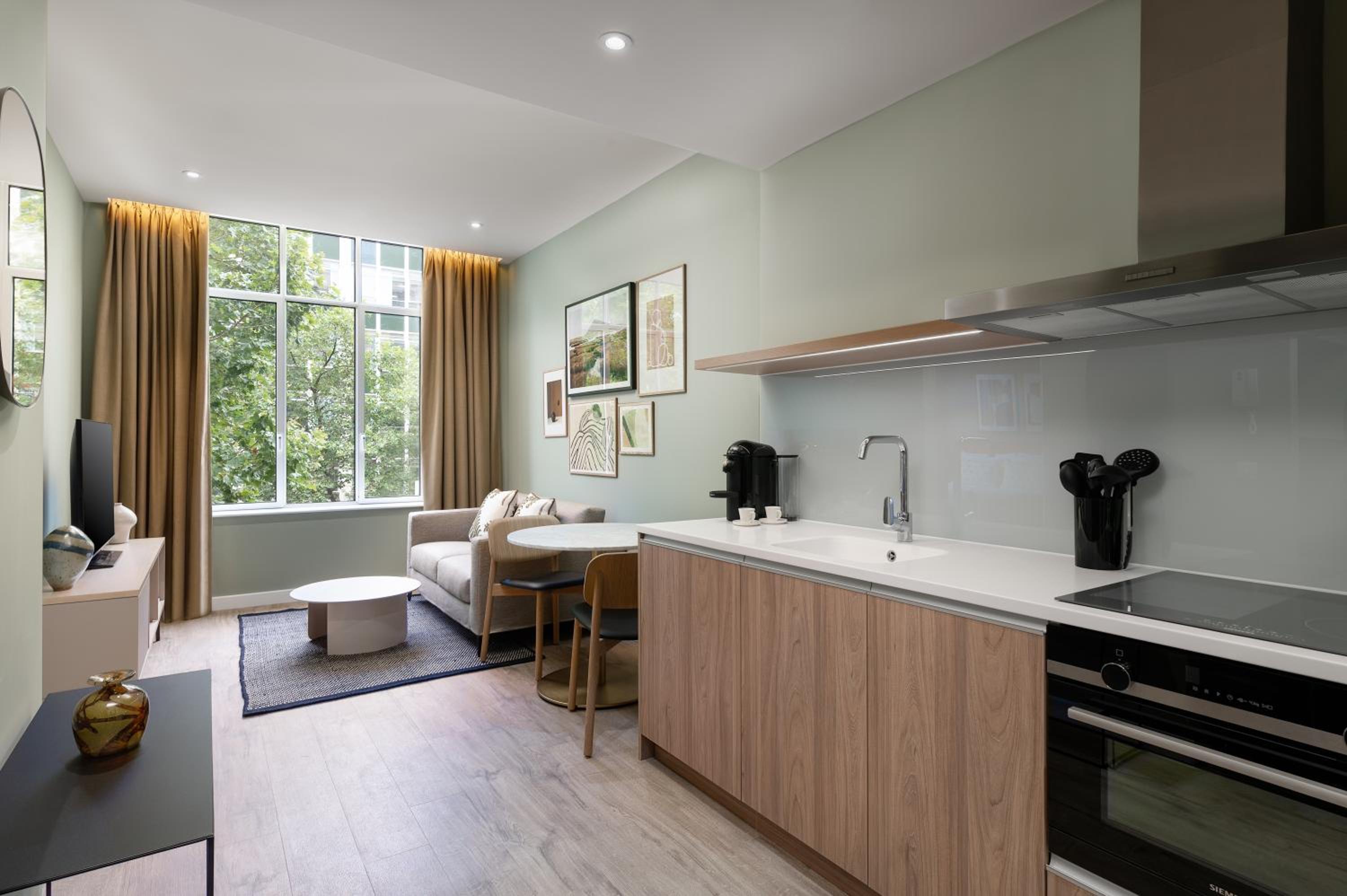 Deluxe Apartment thumbnail 5