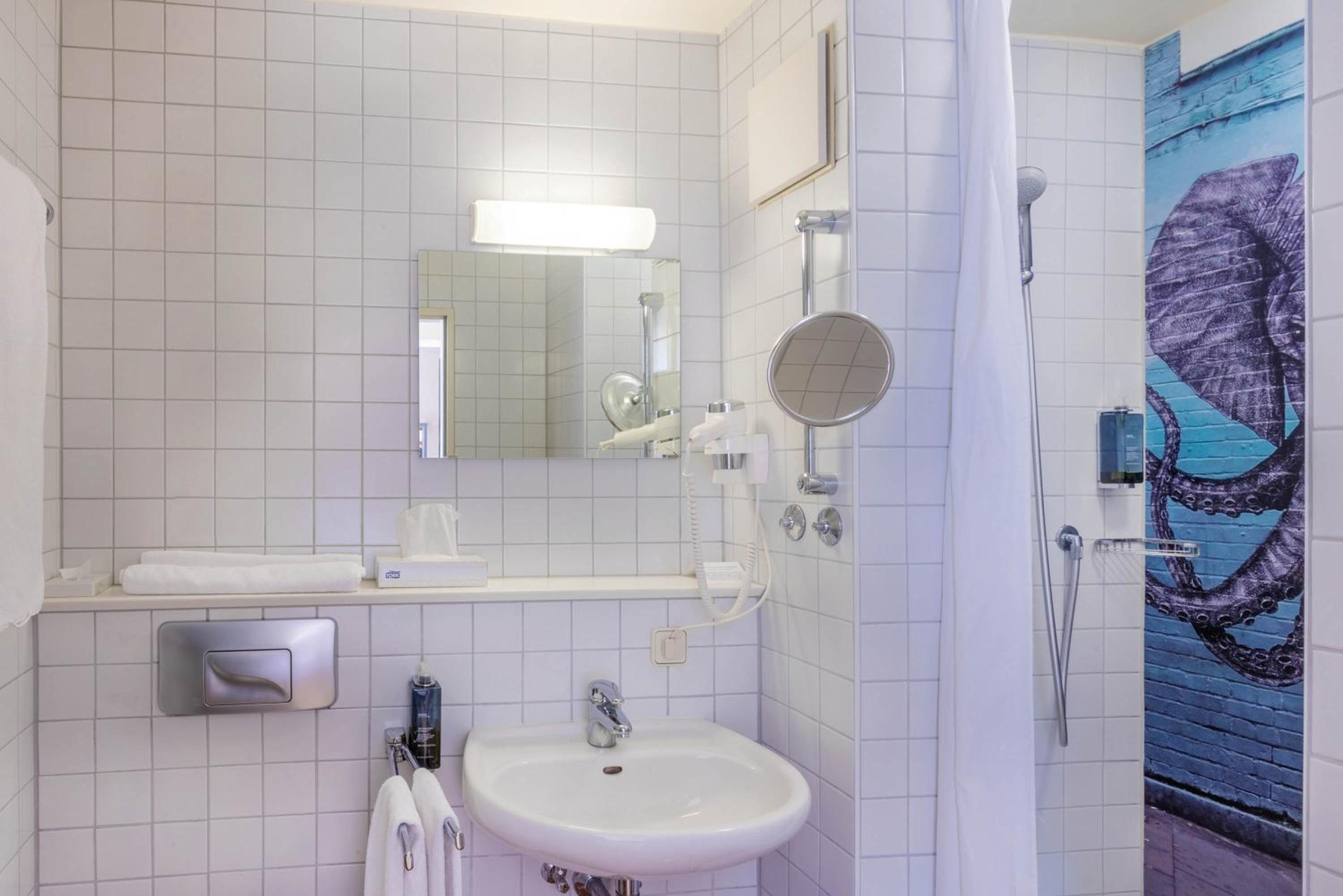 Standard Room - Photo 10