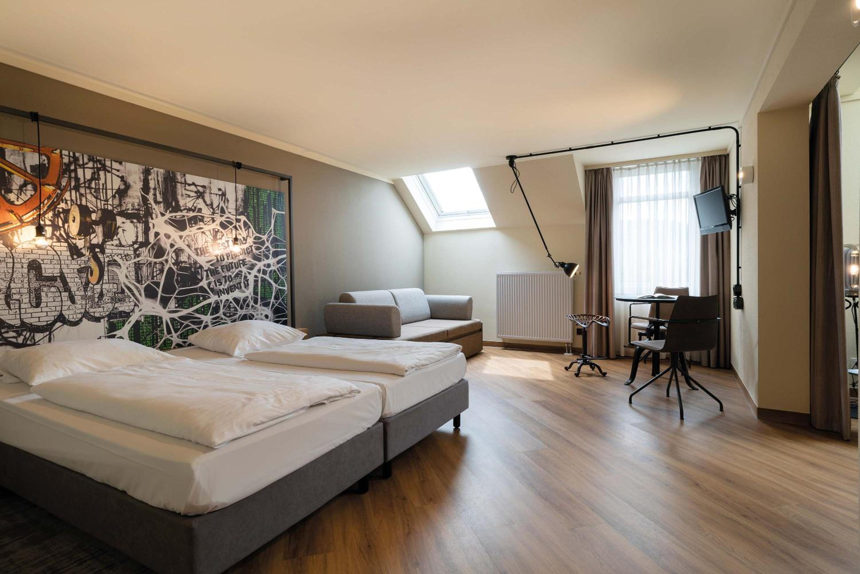 Suite - Photo 3