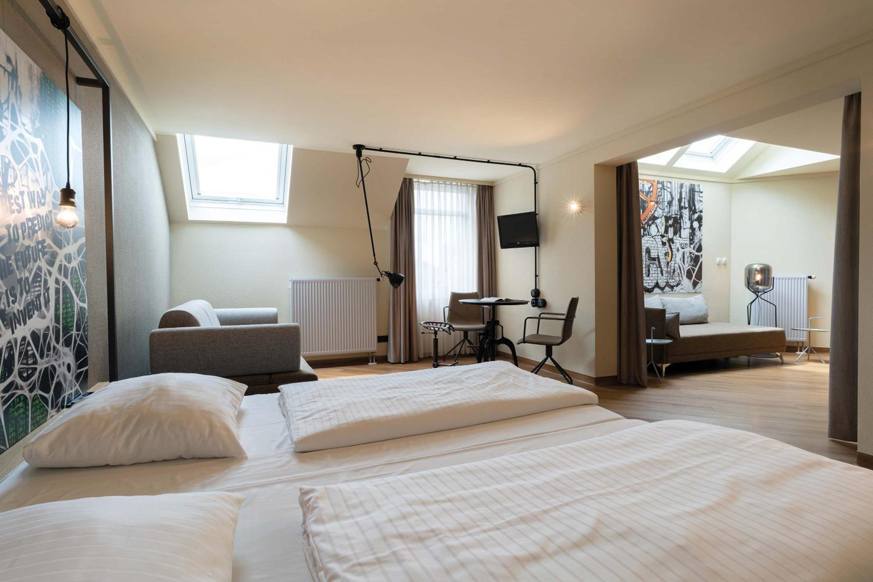 Suite - Photo 4