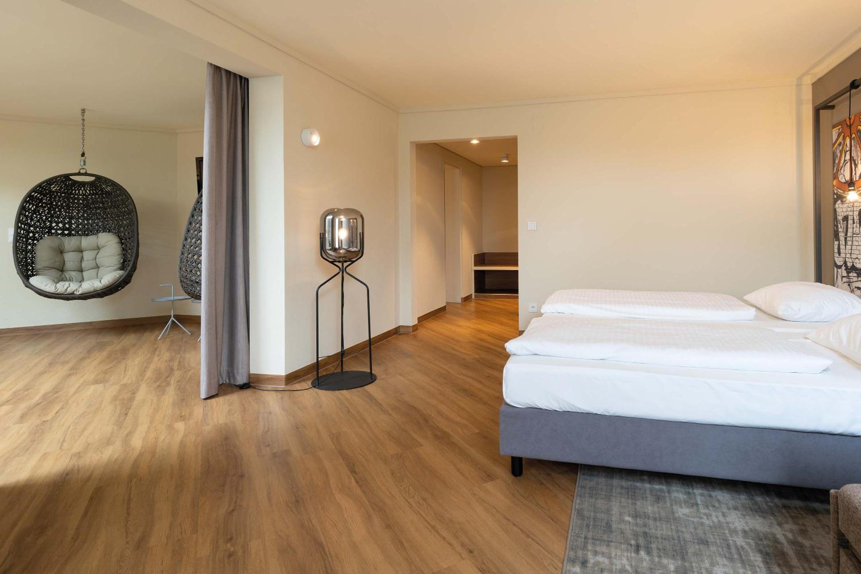 Suite - Photo 5