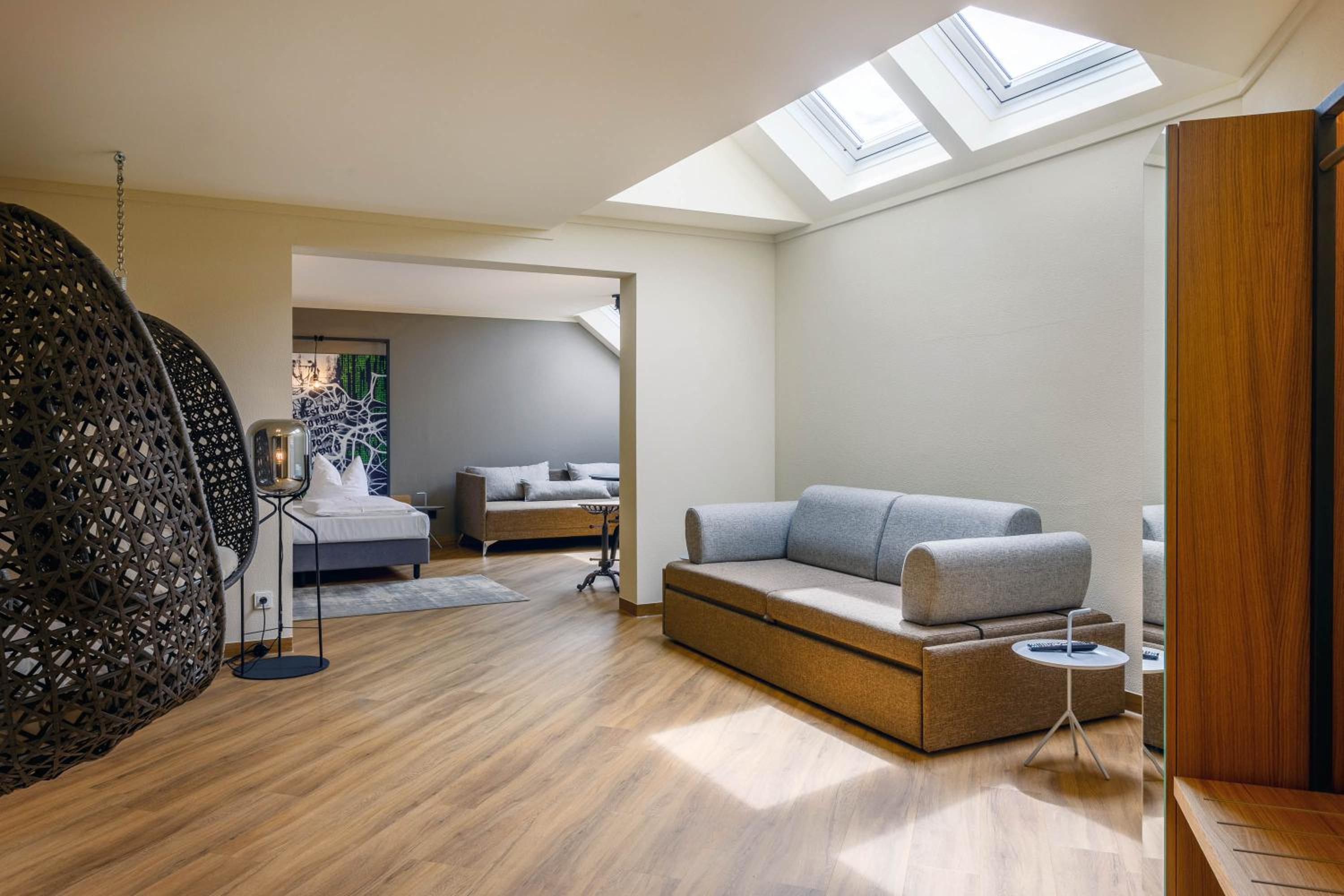 Suite - Photo 7