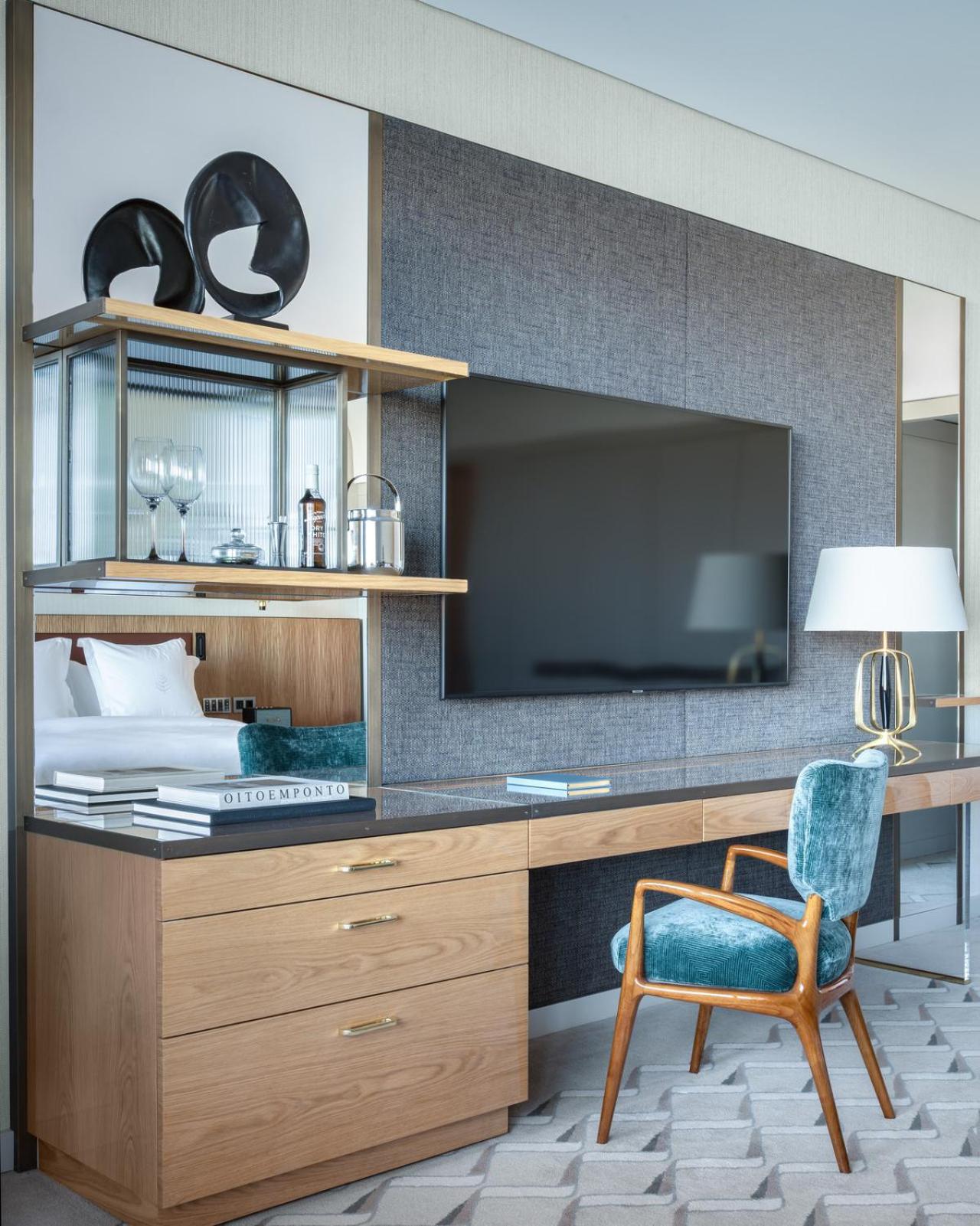 Premier Park View Room King - Photo 4