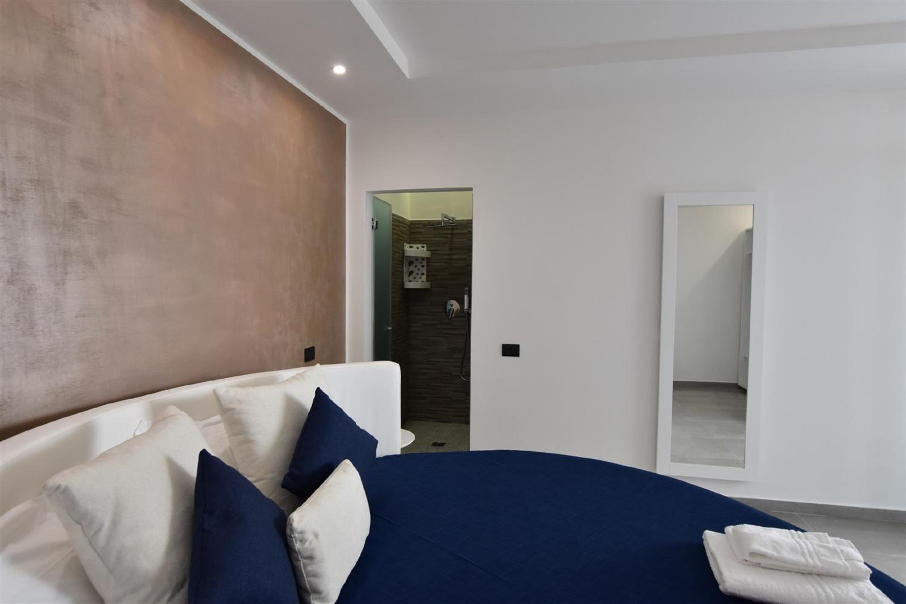 Standard Double Room - Photo 5