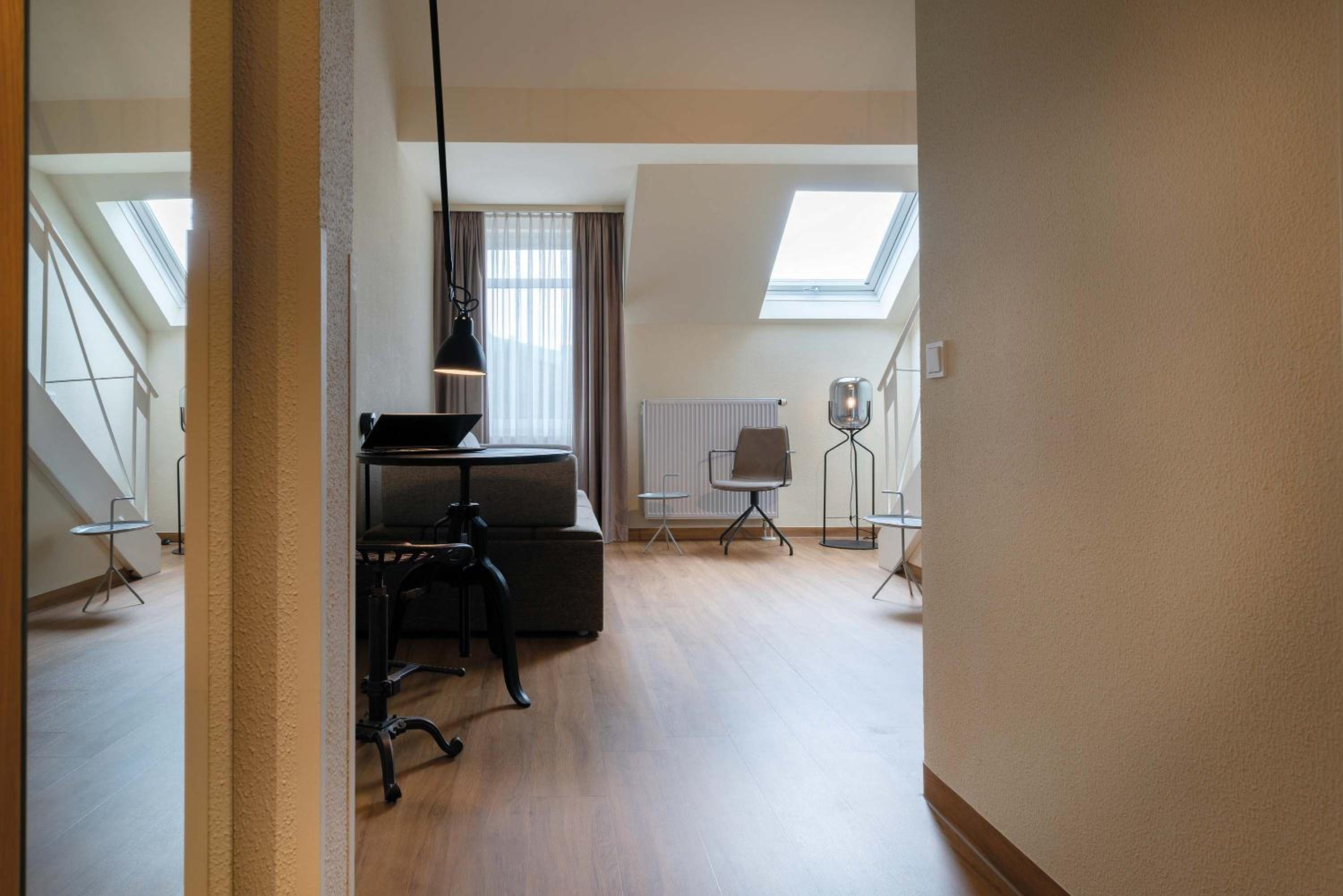 Apartment - Split Level - Photo 4
