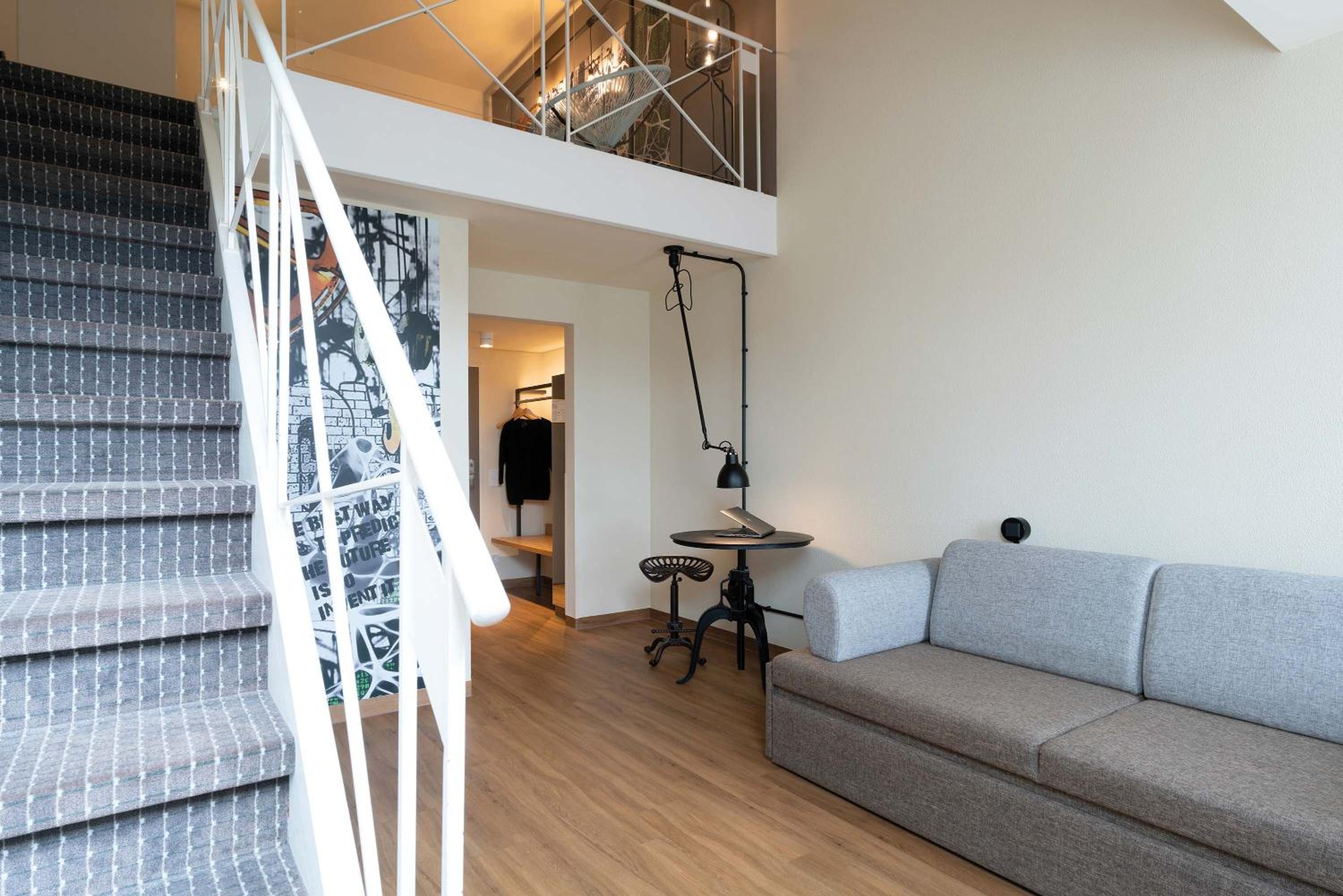 Apartment - Split Level - Photo 6