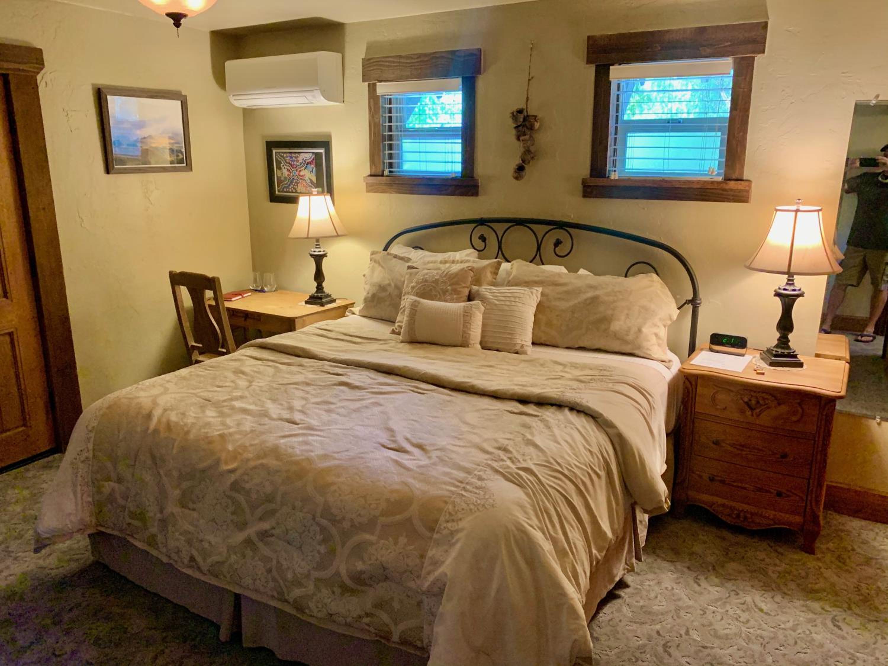Kalyra Cottage - One King Bed photo 1