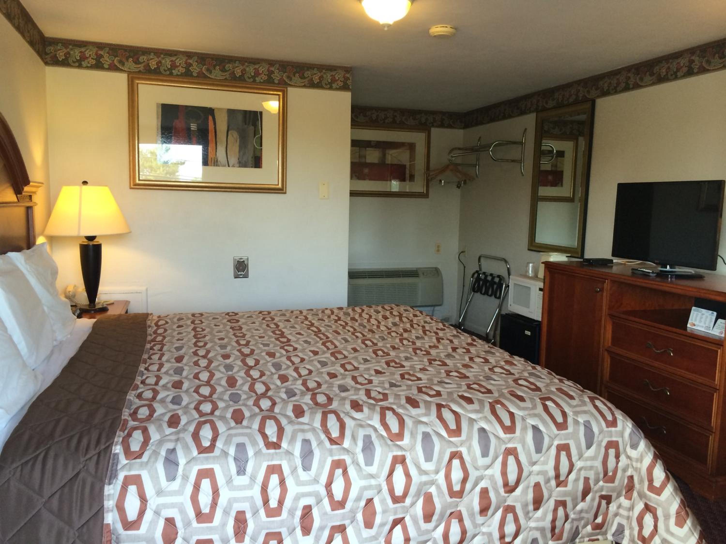 King Room - Non-Smoking - Photo 1