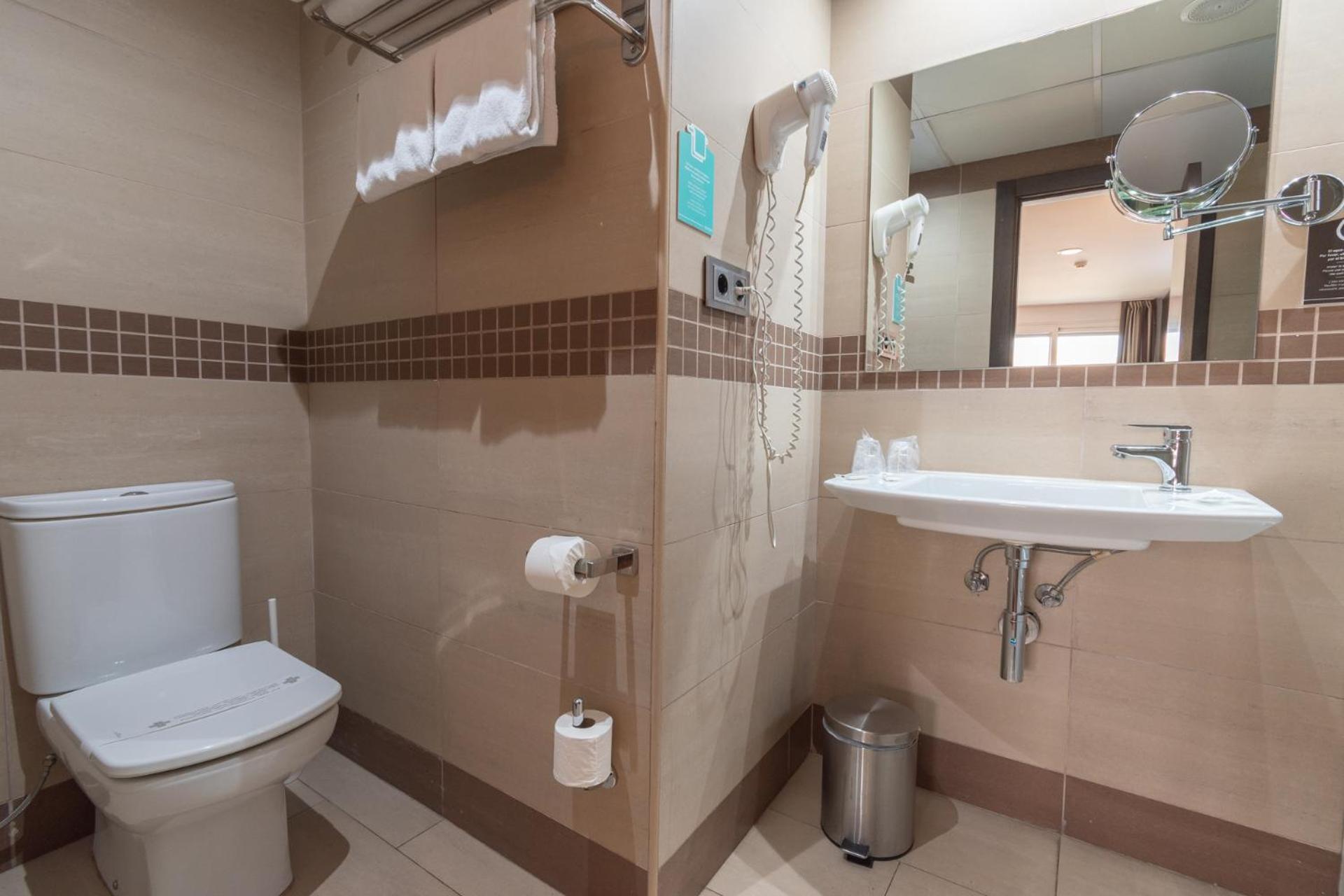 Standard Double Or Twin Room photo 3