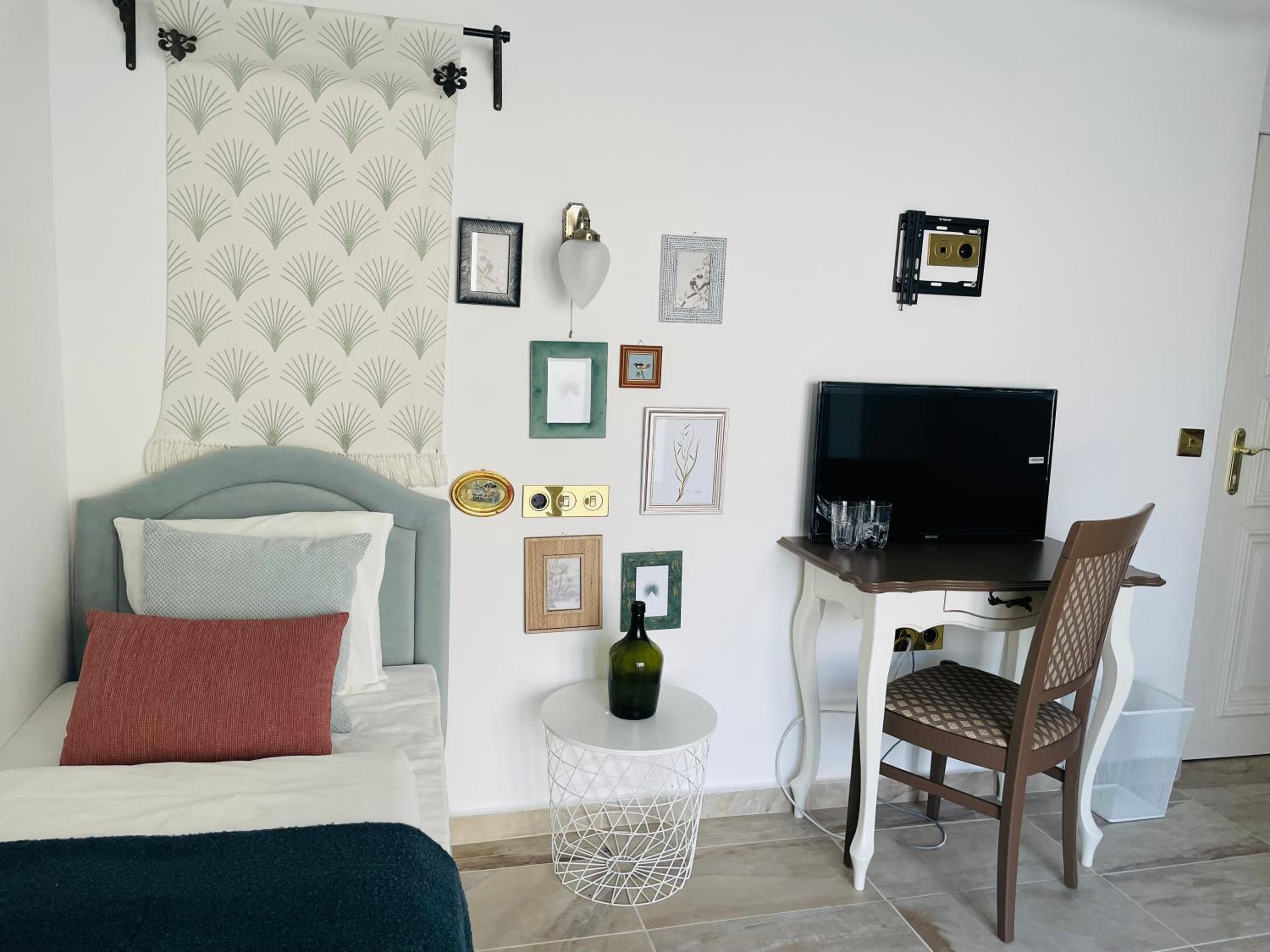 Twin Room - Disability Access photo 1
