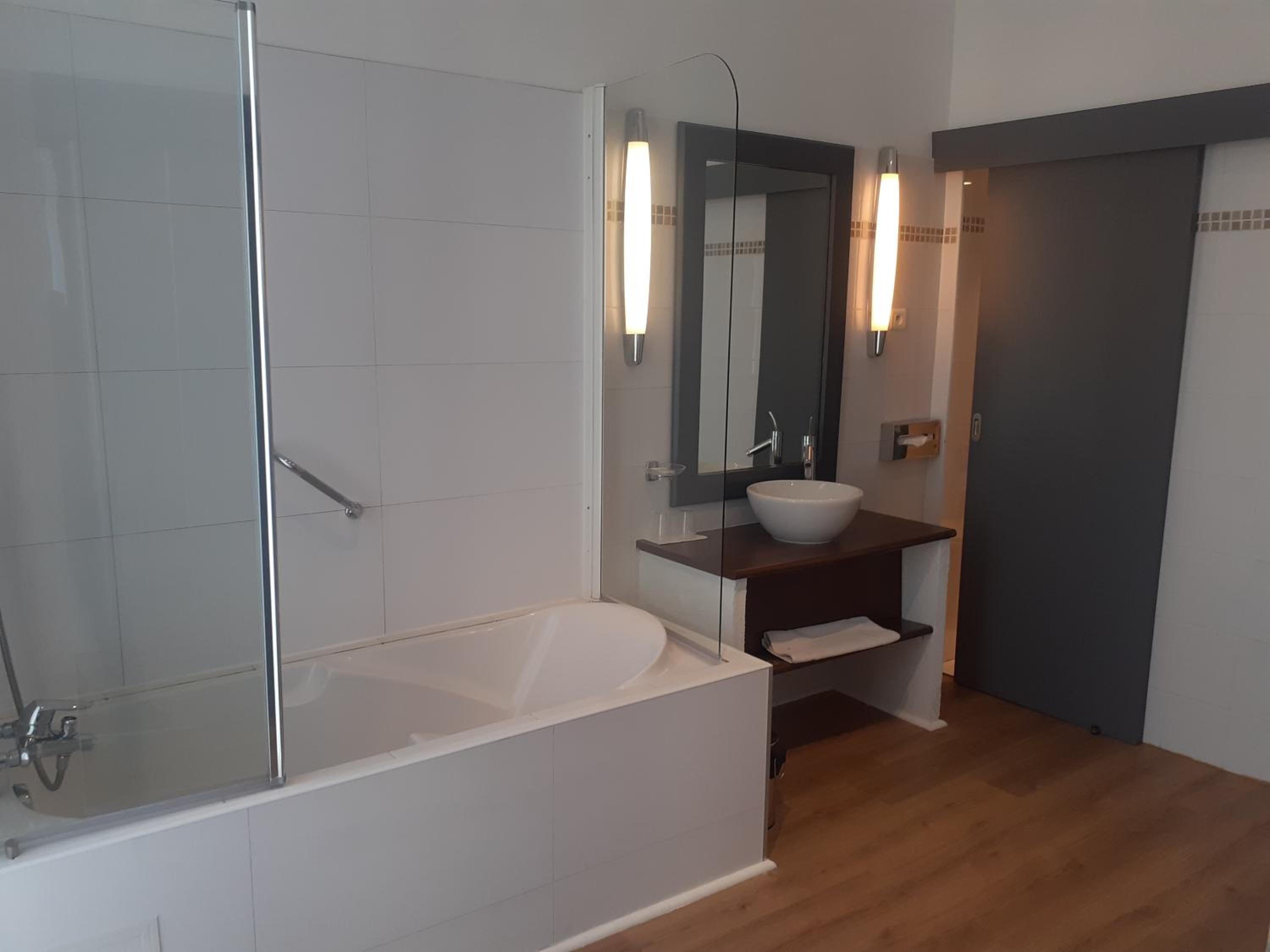 Junior Suite with Balcony - Photo 2