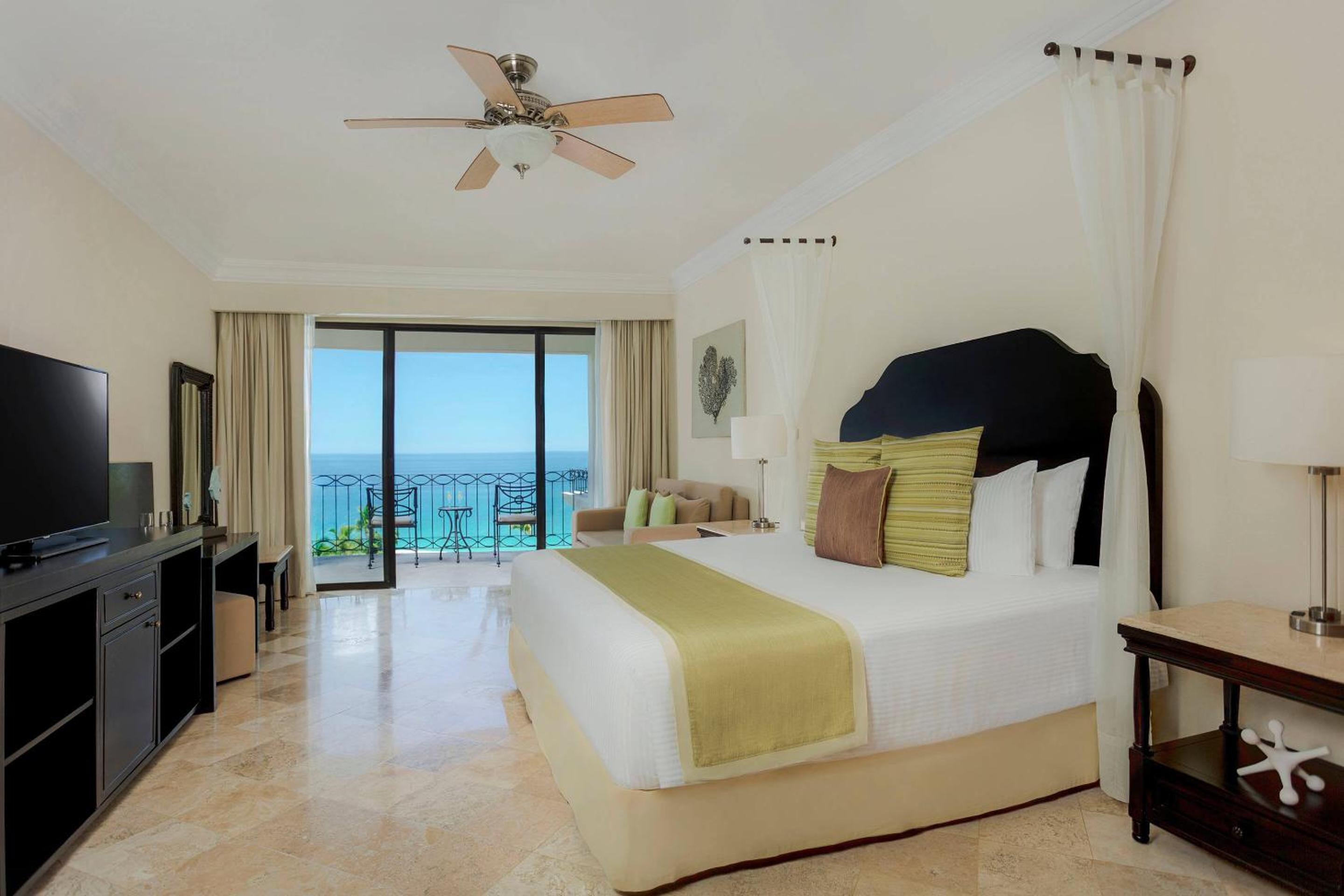 Preferred Club Junior Suite Ocean Front King - Photo 1