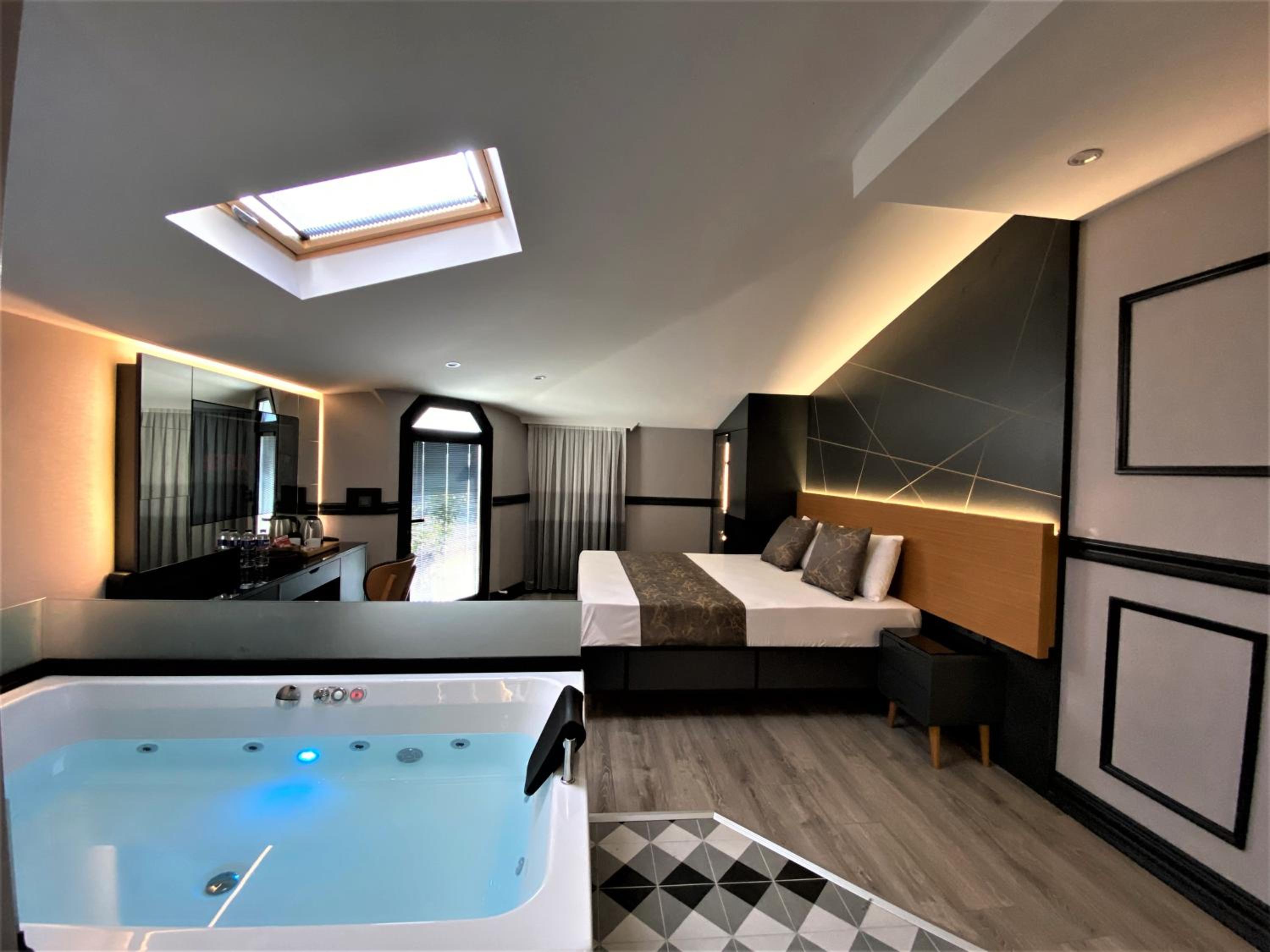Queen Room with Spa Bath photo 2
