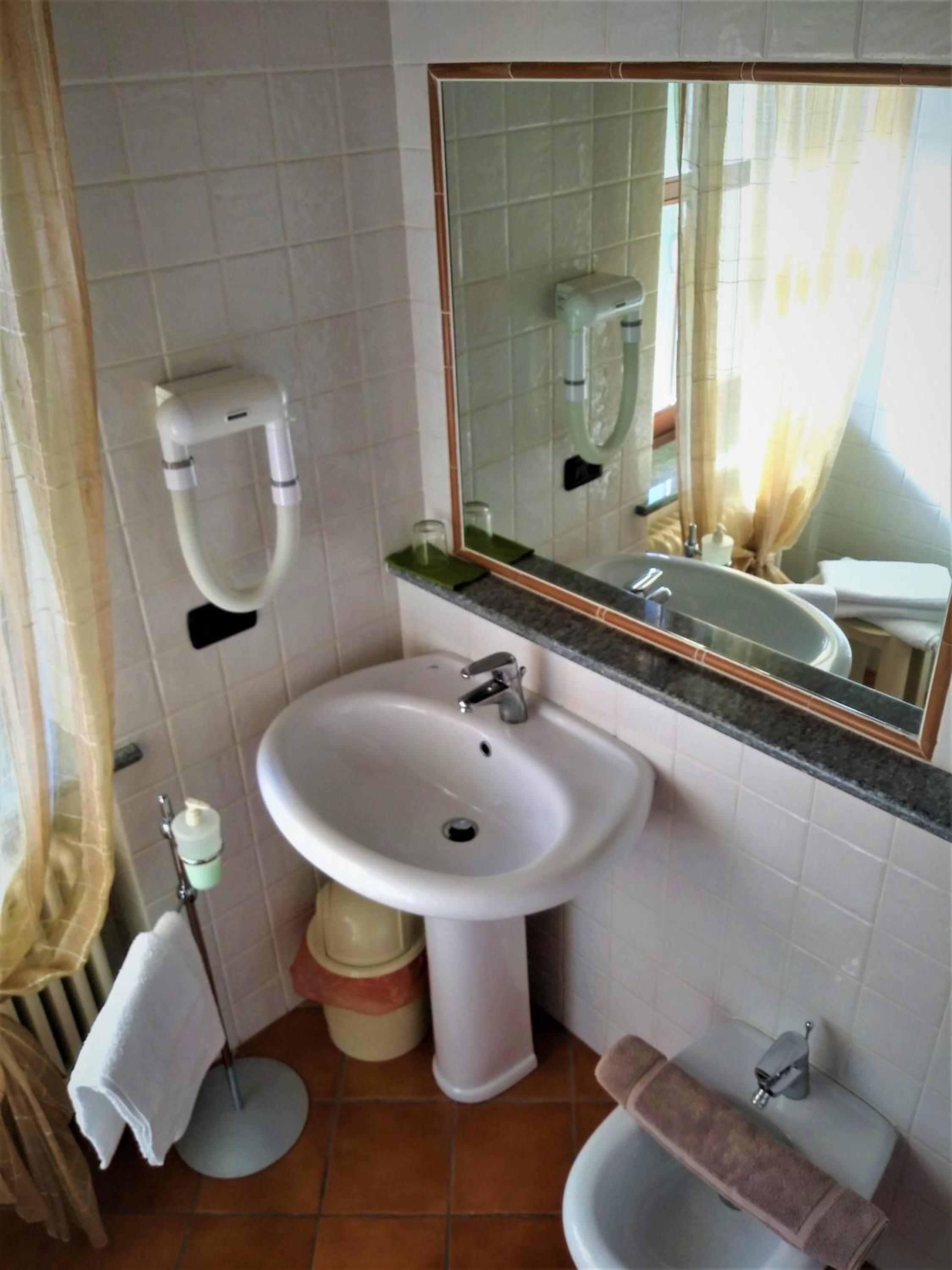 Double or Twin Room with Bathroom photo 3
