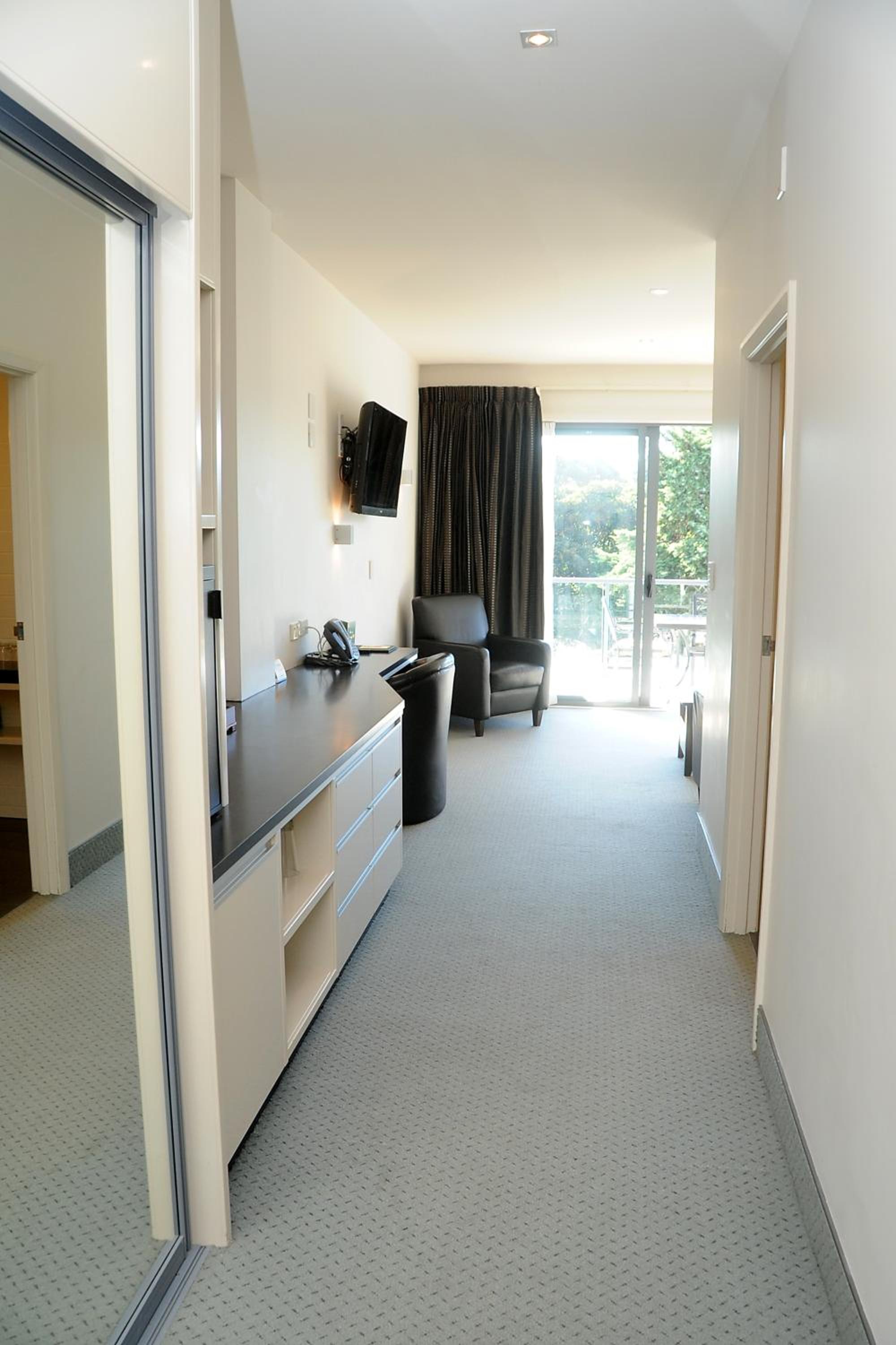 Executive Suite with Pool View photo 2