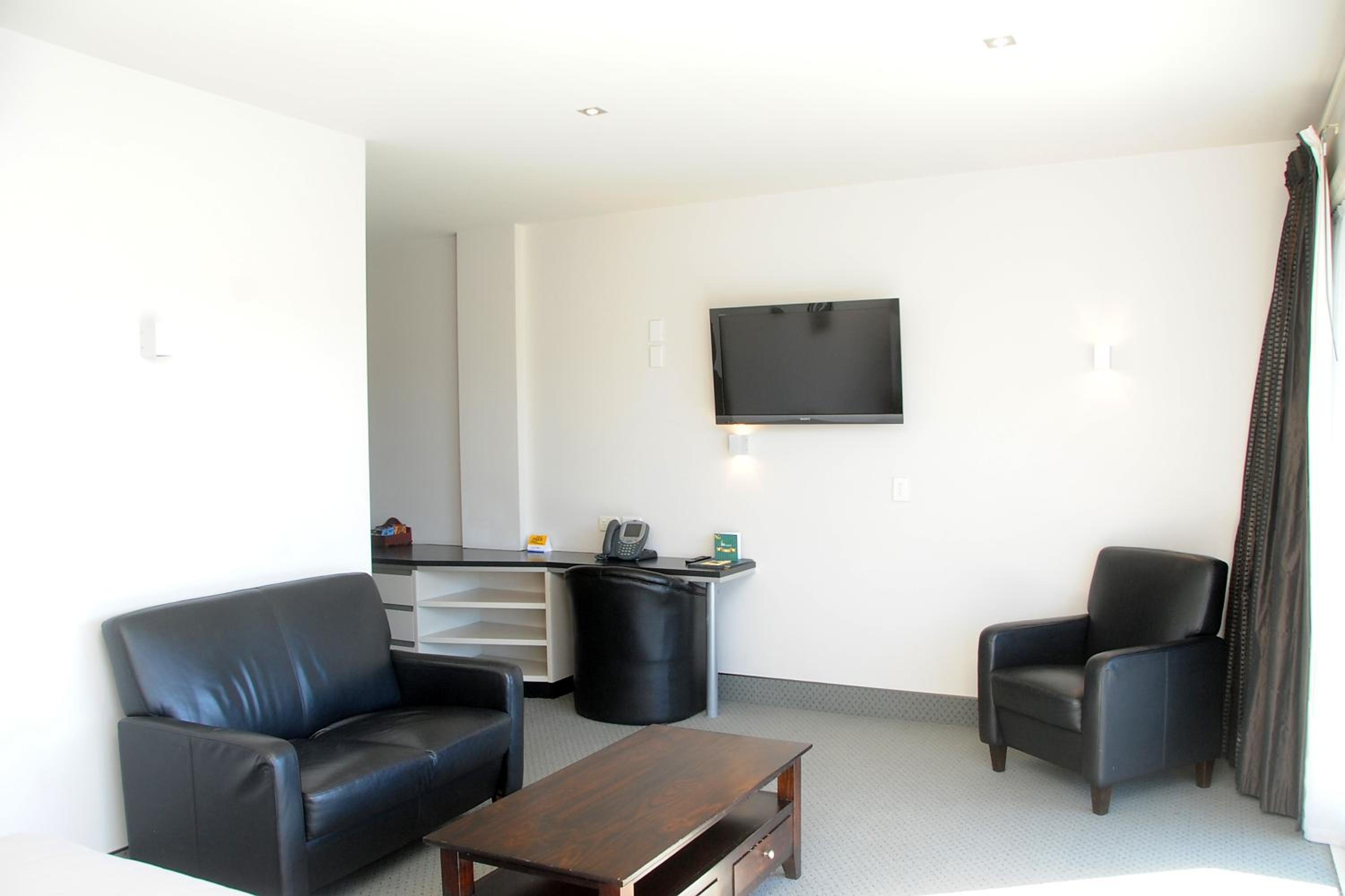 Executive Suite with Pool View photo 3