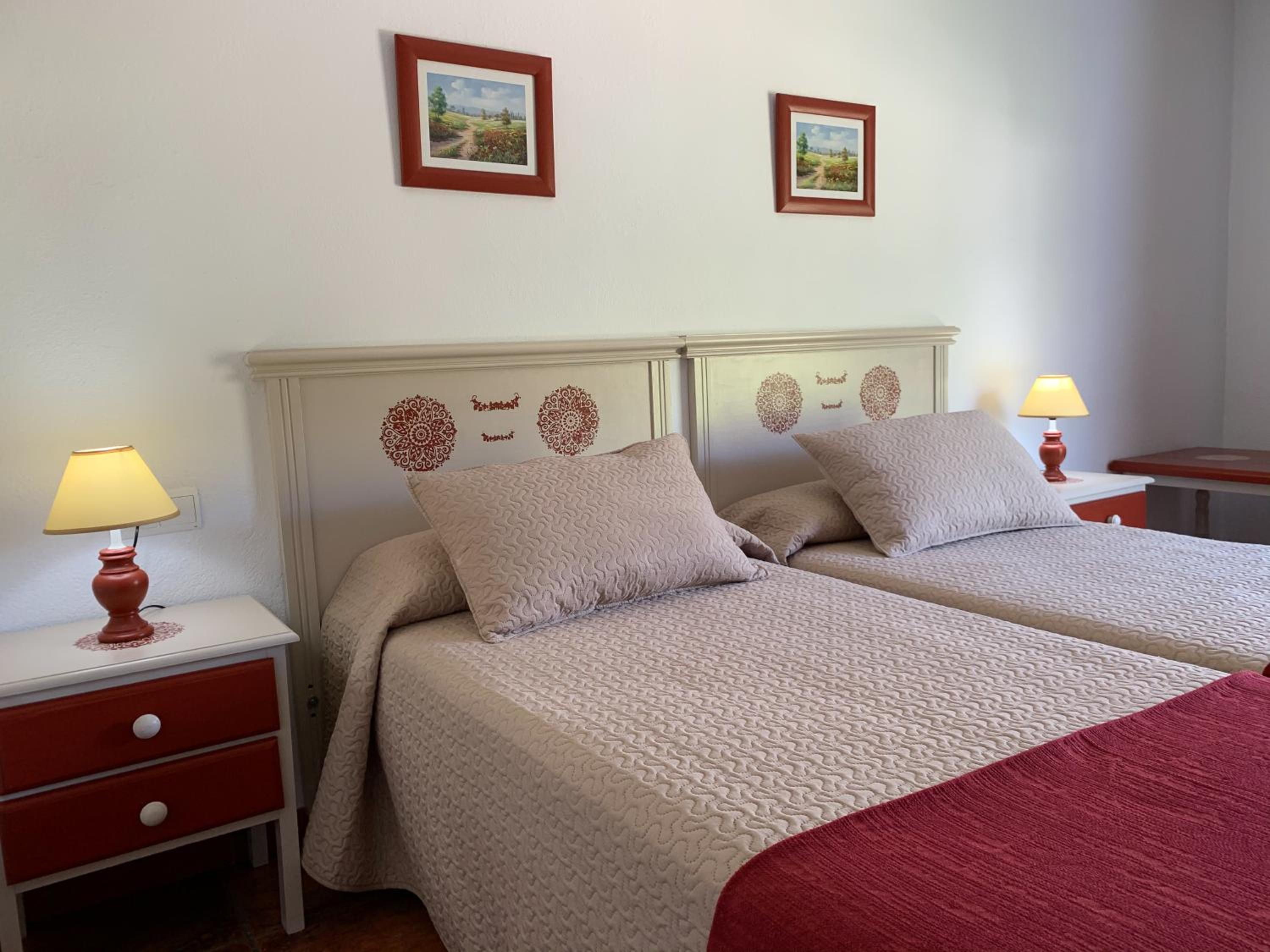Standard Double or Twin Room with Balcony - Photo 9