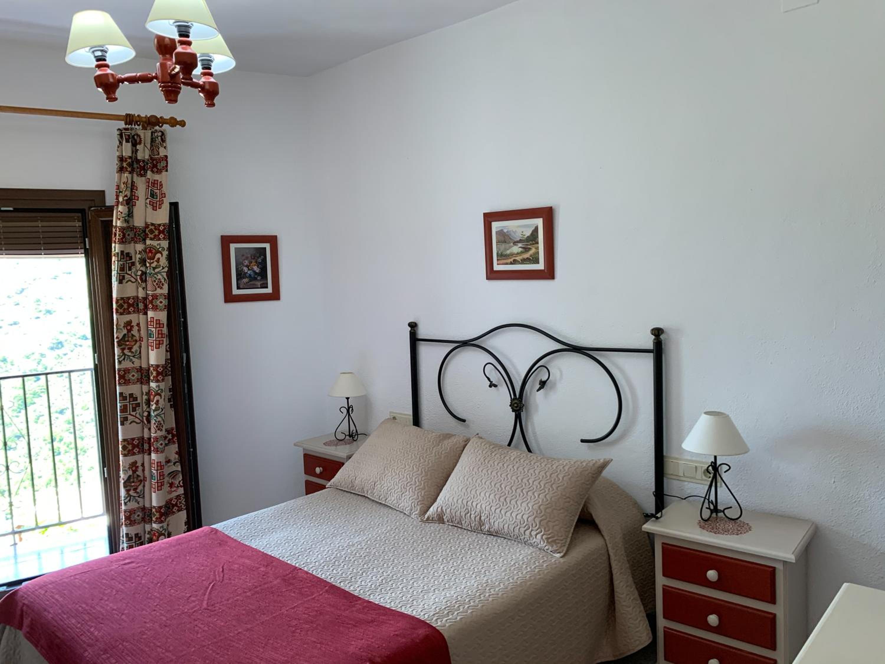 Standard Double or Twin Room with Balcony - Photo 7