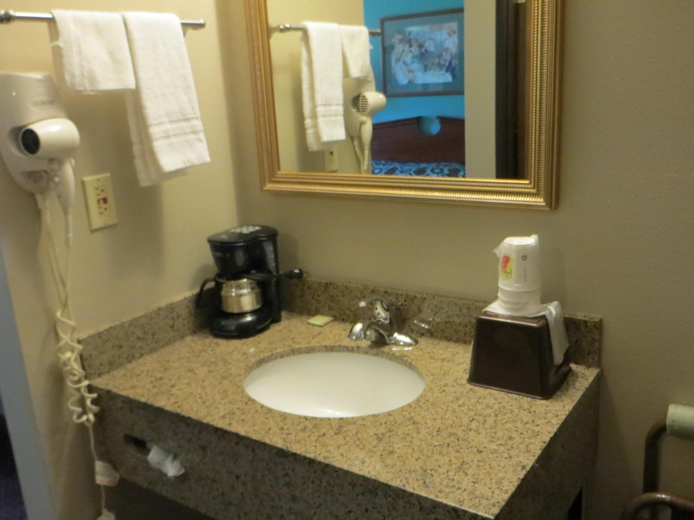 King Room - Mobility Access/Non-Smoking photo 2