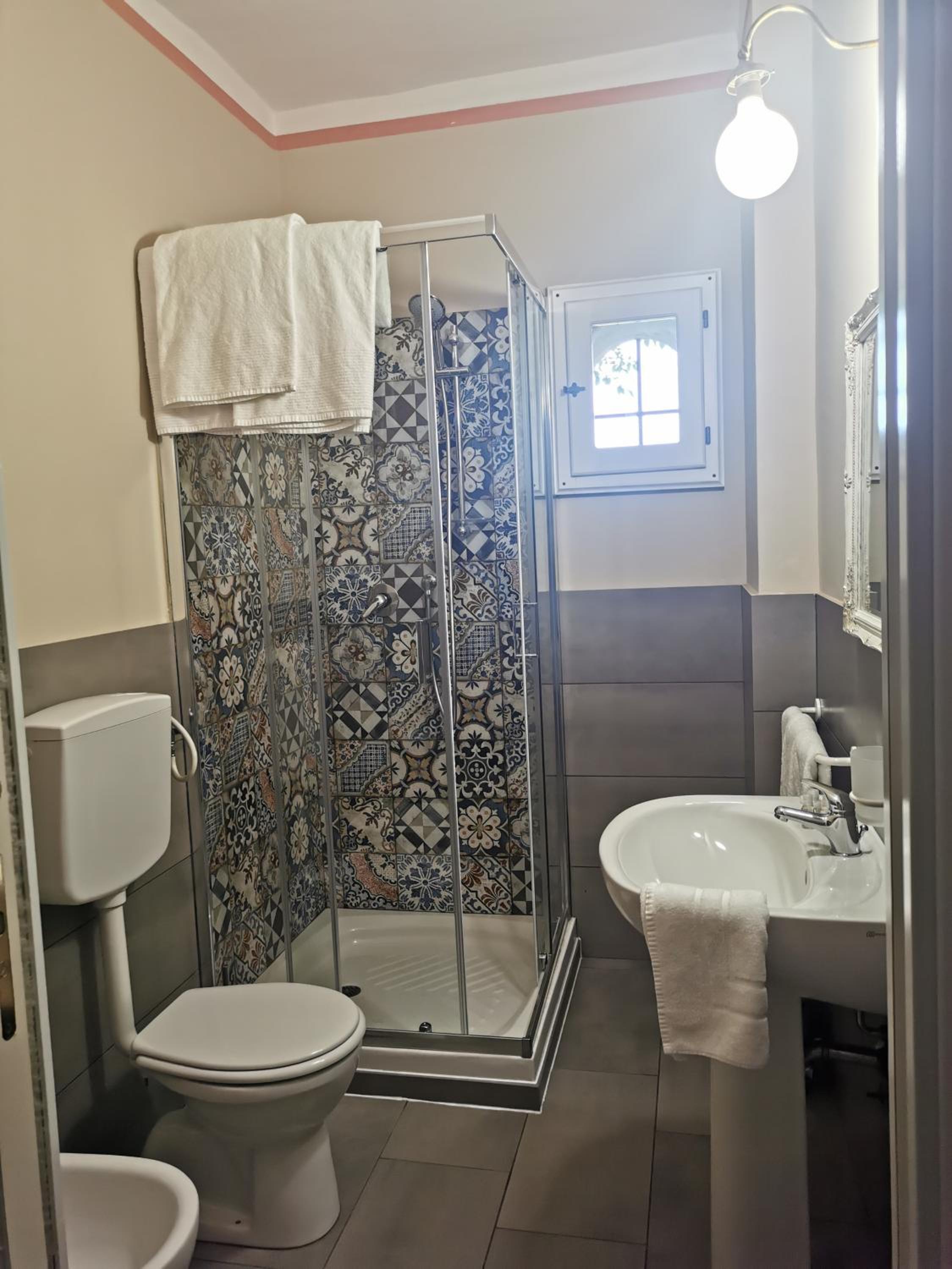 Deluxe Double Room - Photo 7