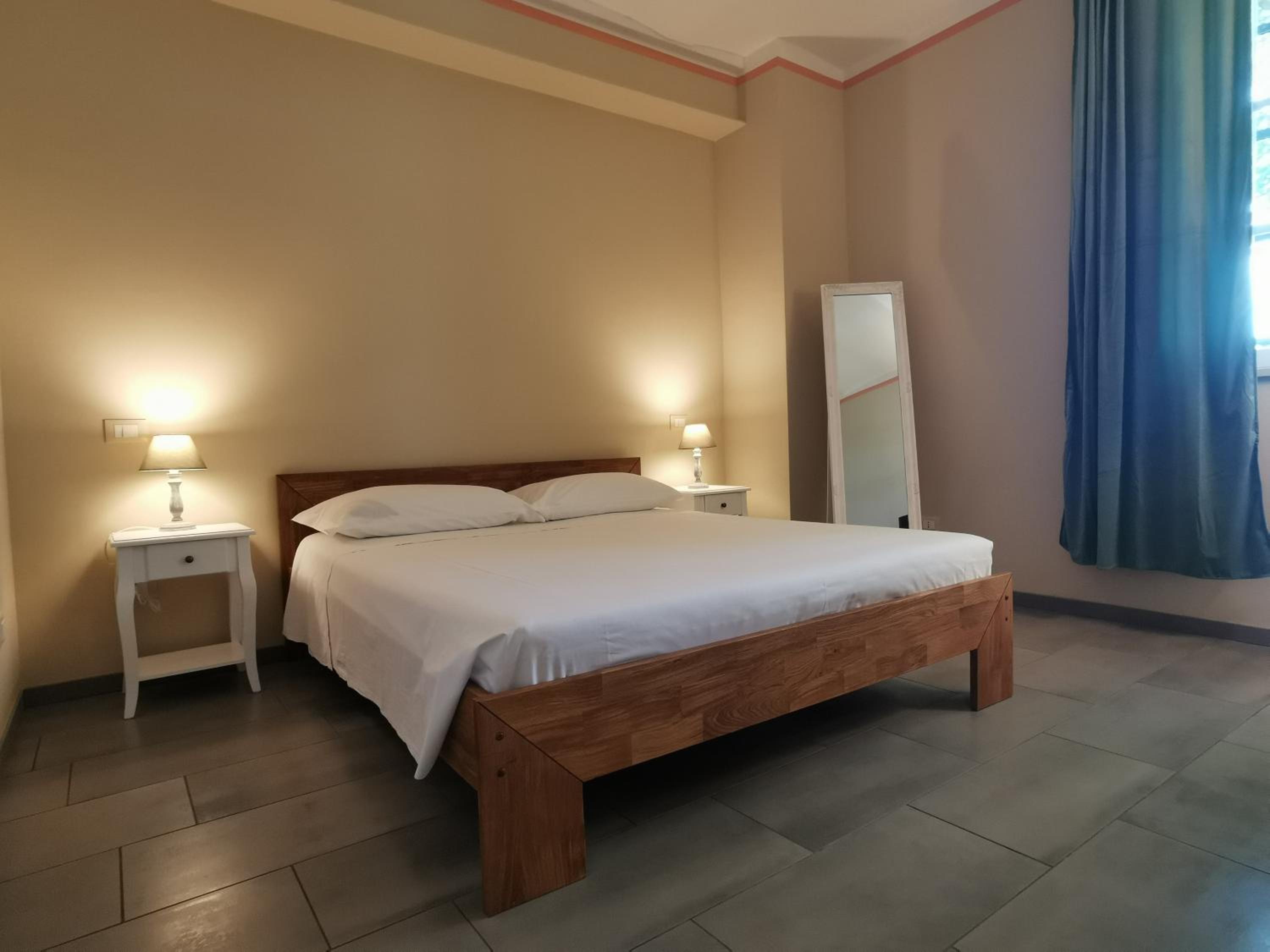 Deluxe Double Room - Photo 11