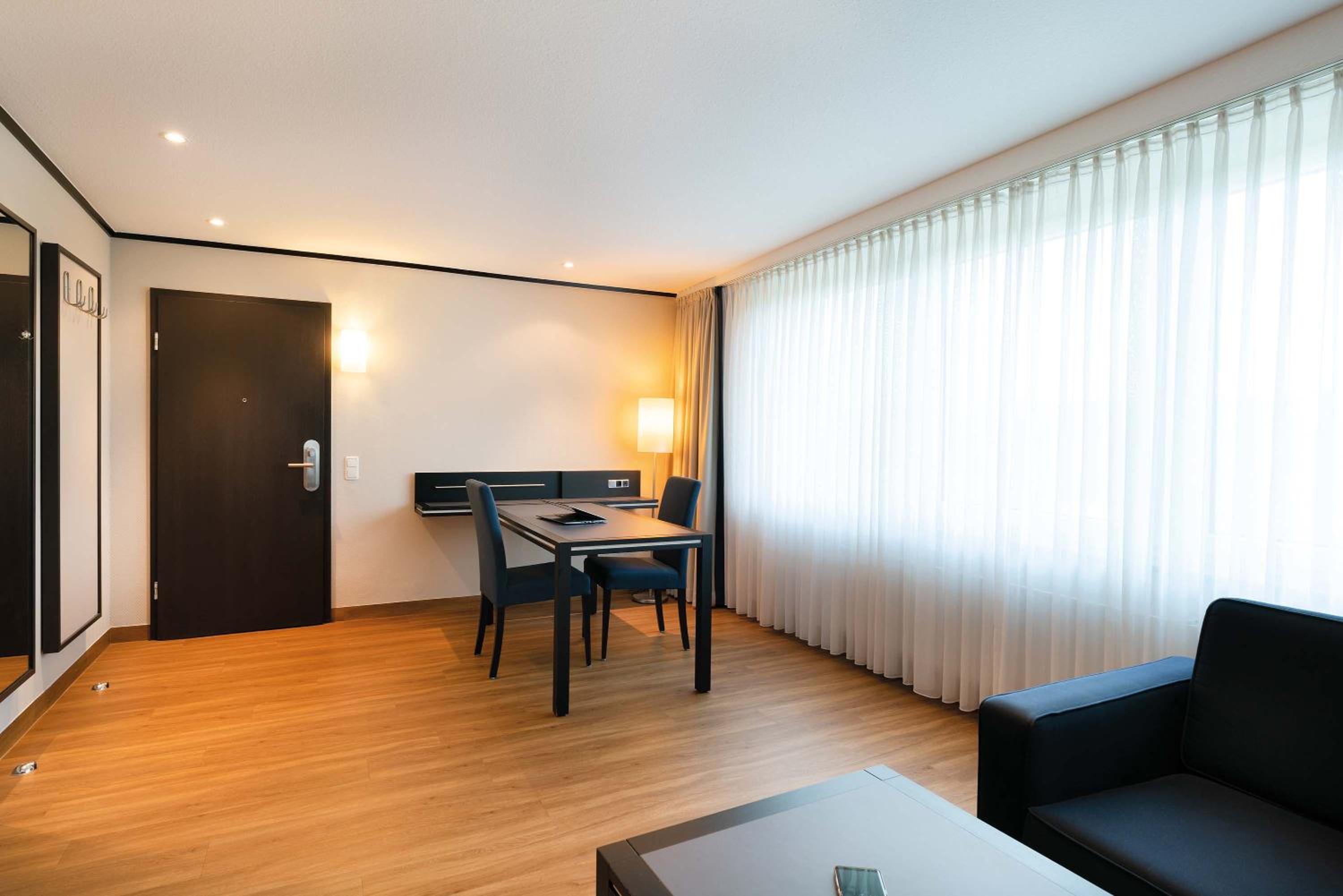 Suite - Photo 7
