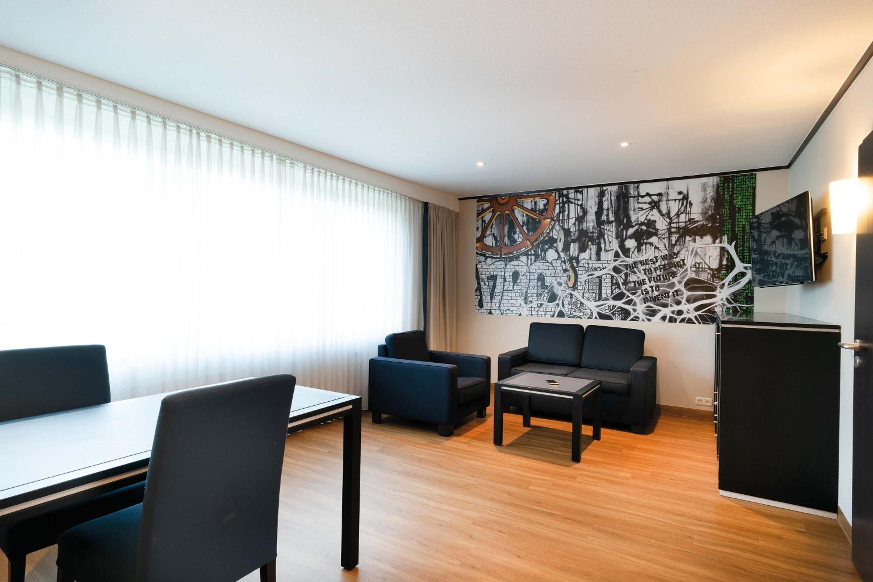 Suite - Photo 6