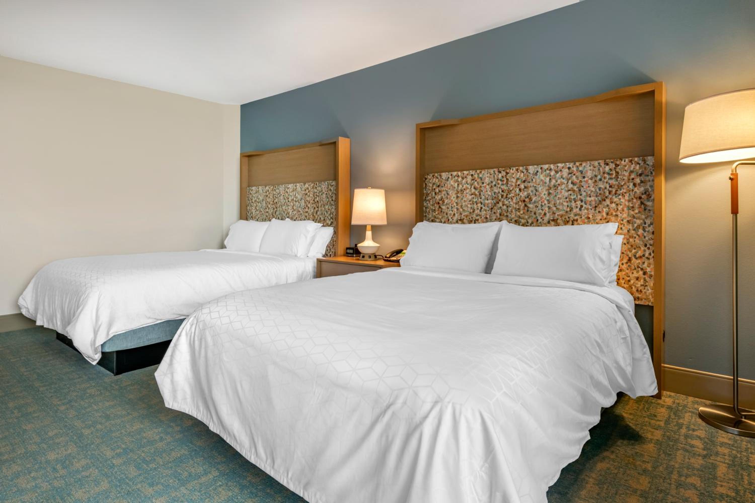 Queen Room with Two Queen Beds - Mobility Access Tub photo 3