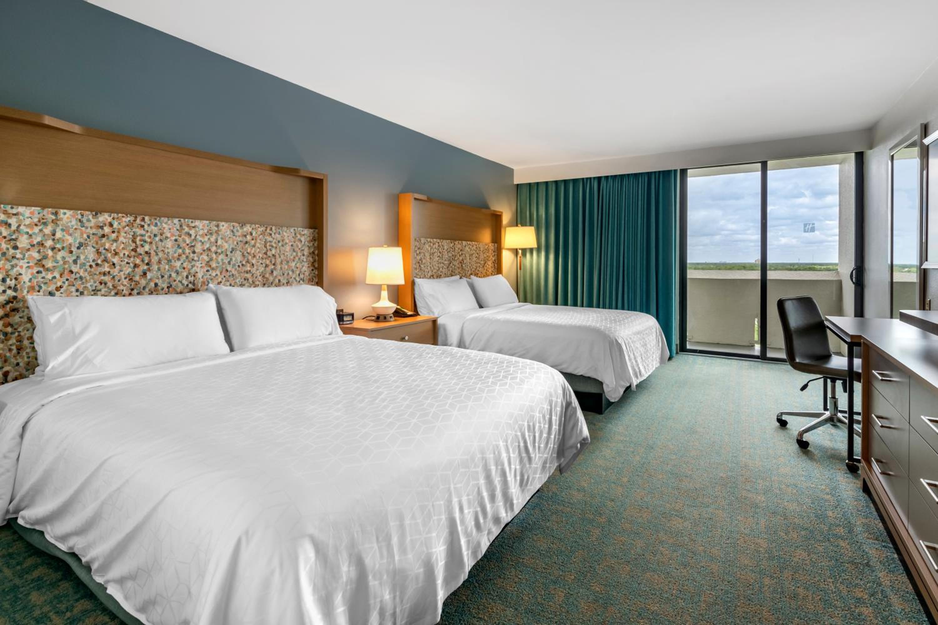 Queen Room with Two Queen Beds - Mobility Access Tub photo 2