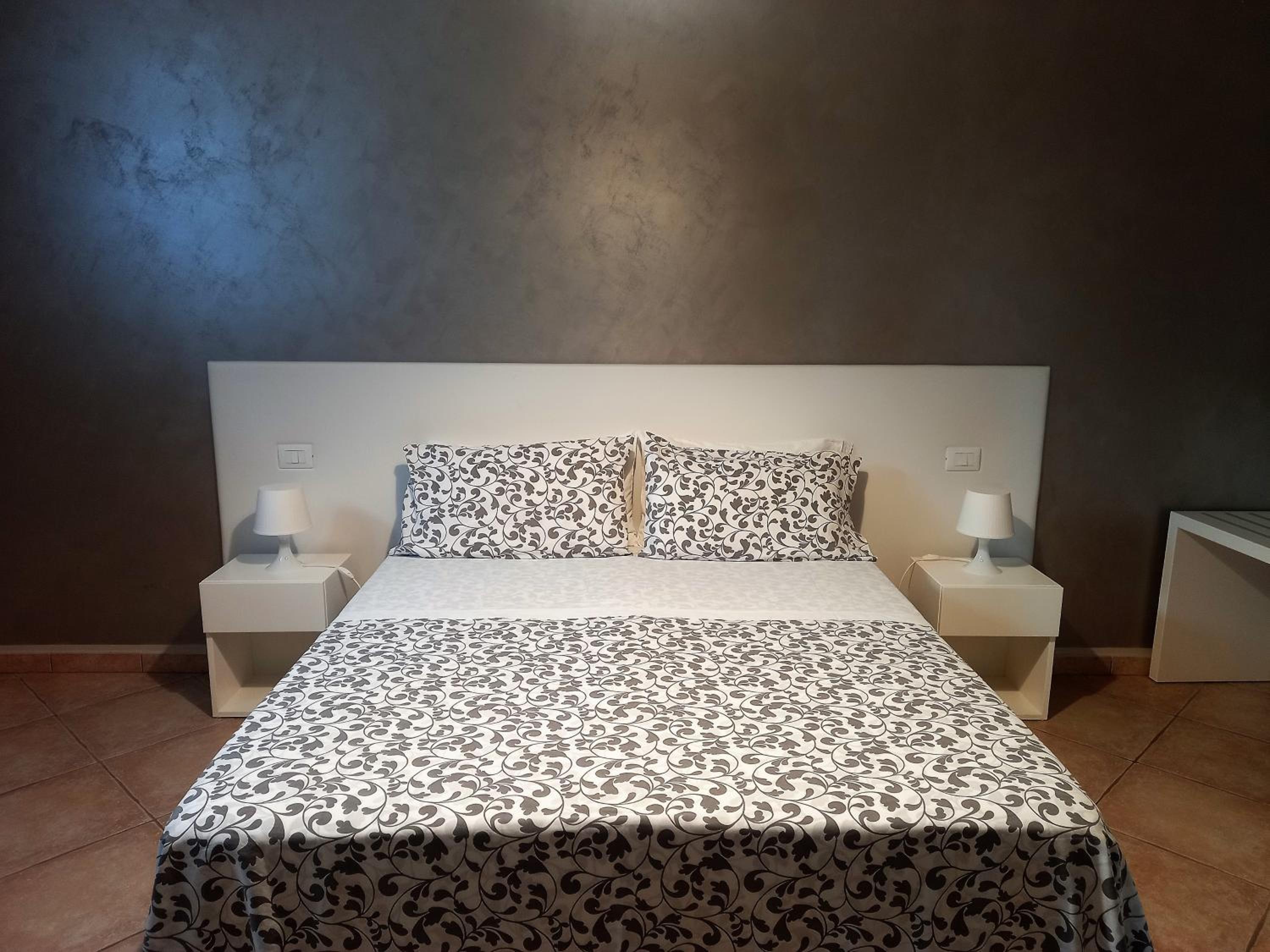 Double or Twin Room with Private Bathroom photo 3