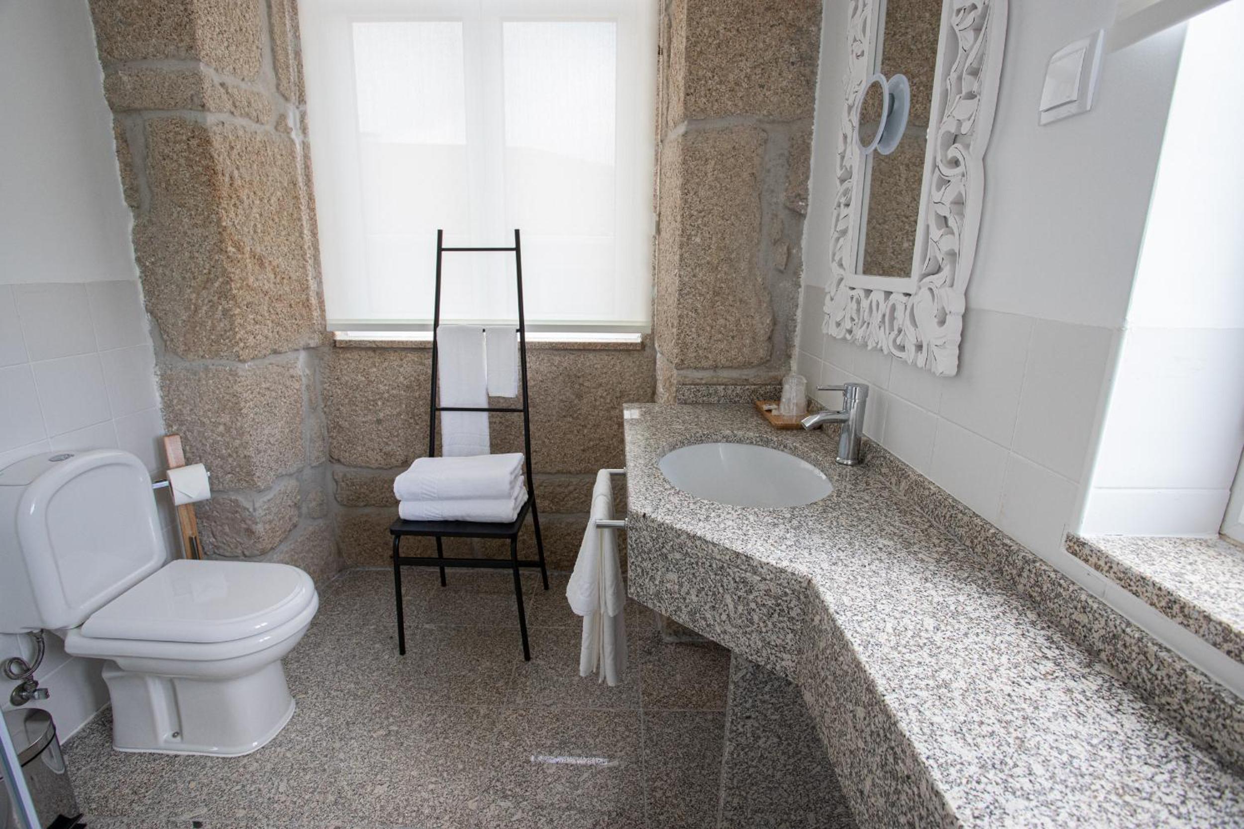 Suite with Balcony - Photo 4