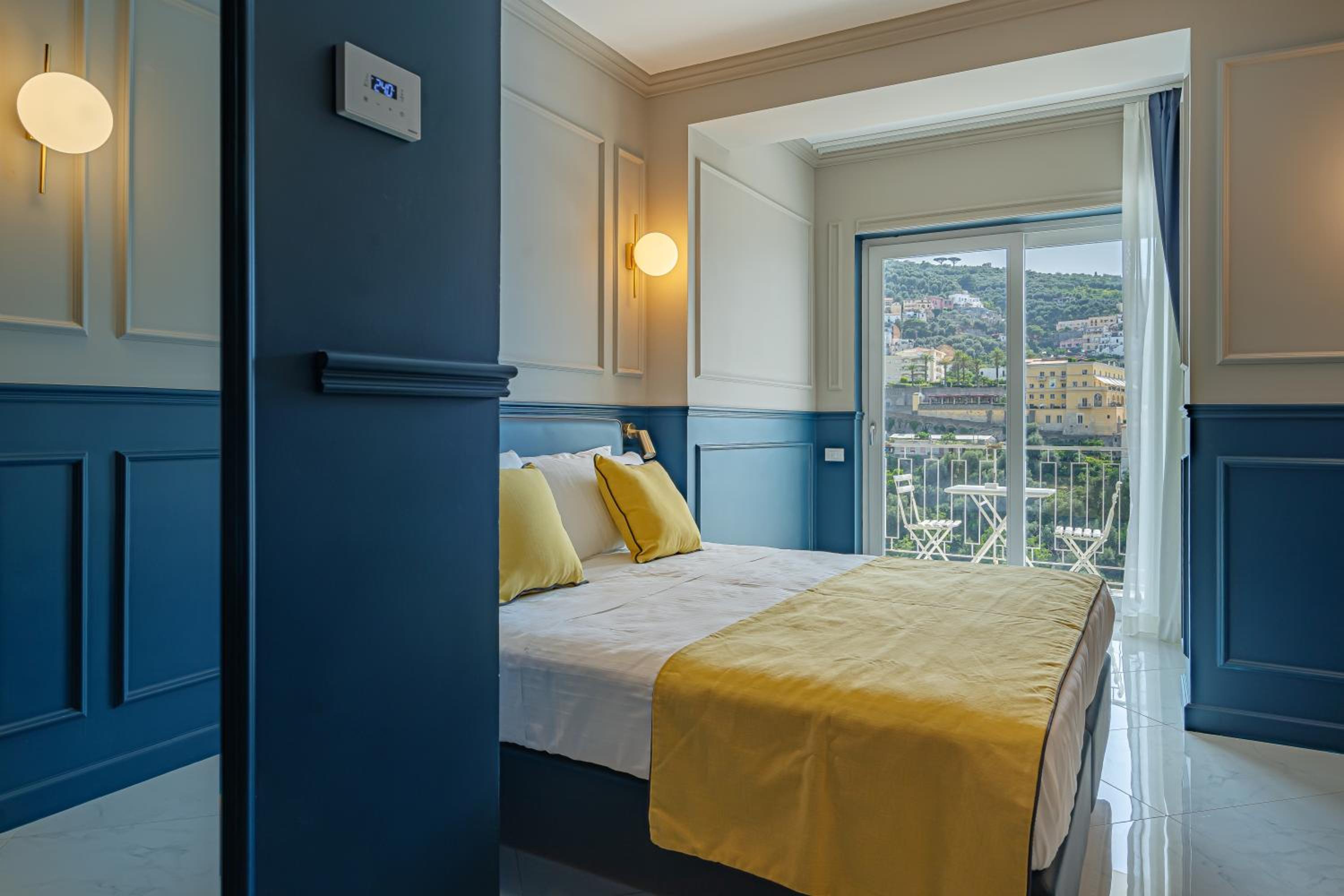 Superior Room with Sea View - Photo 5