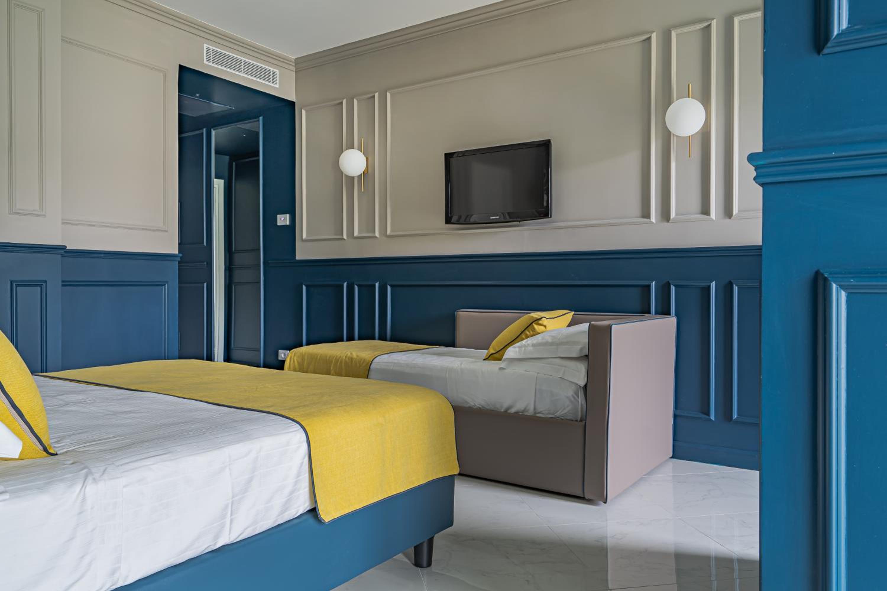 Deluxe Room with Sea View - Photo 7