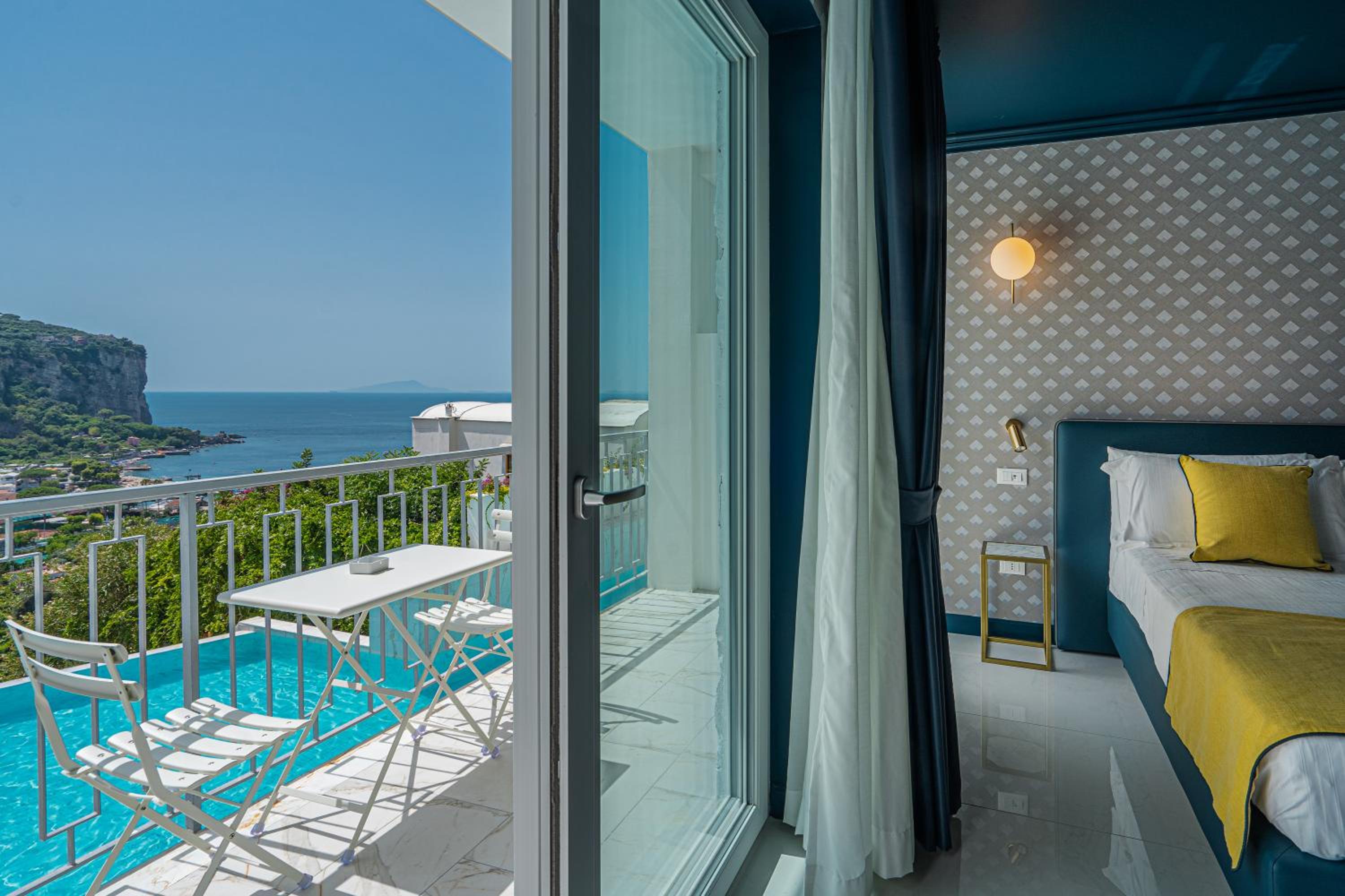 Junior Suite with Sea View - Photo 16