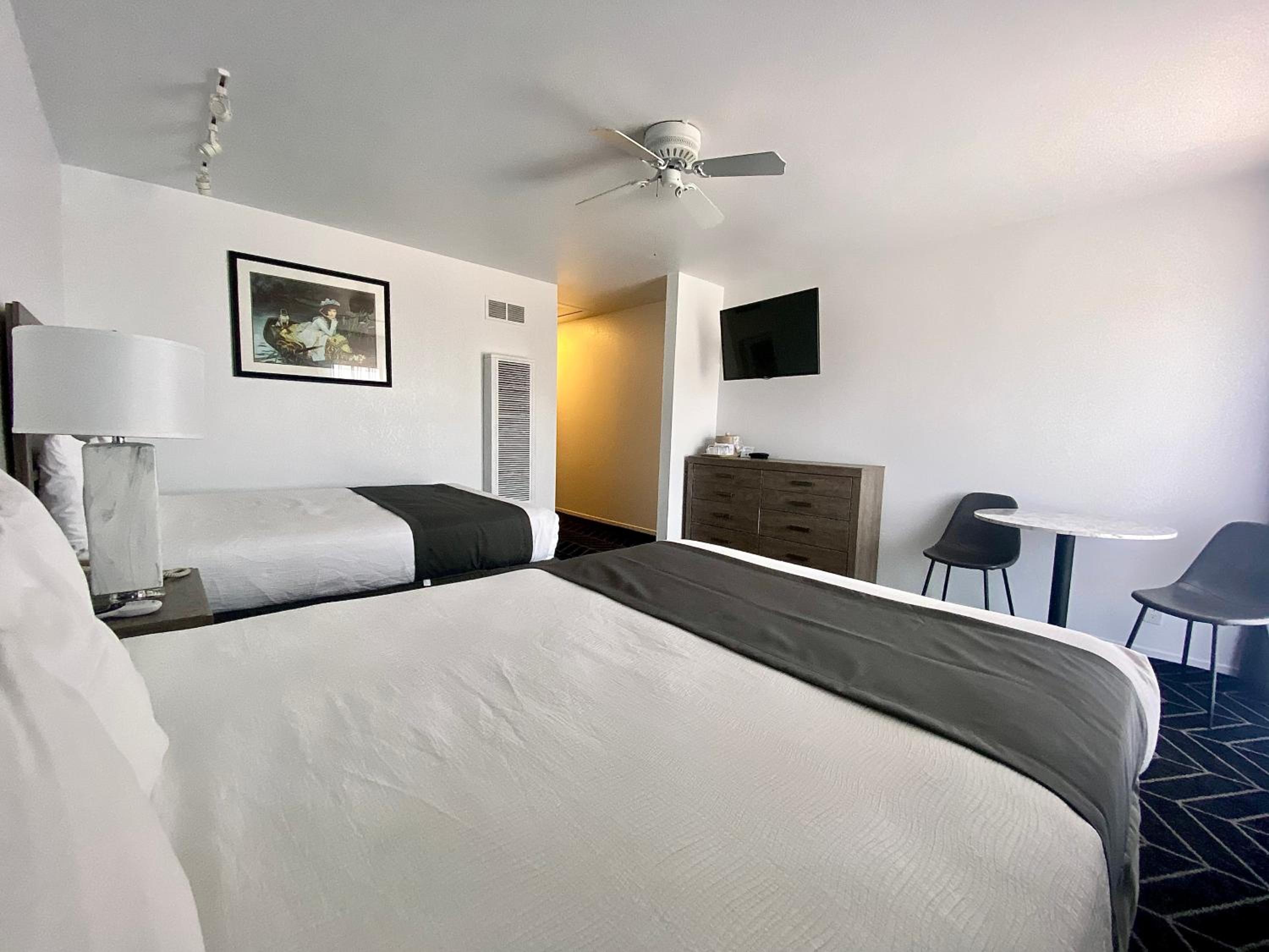 2 Queen Beds Non Smoking - Photo 3