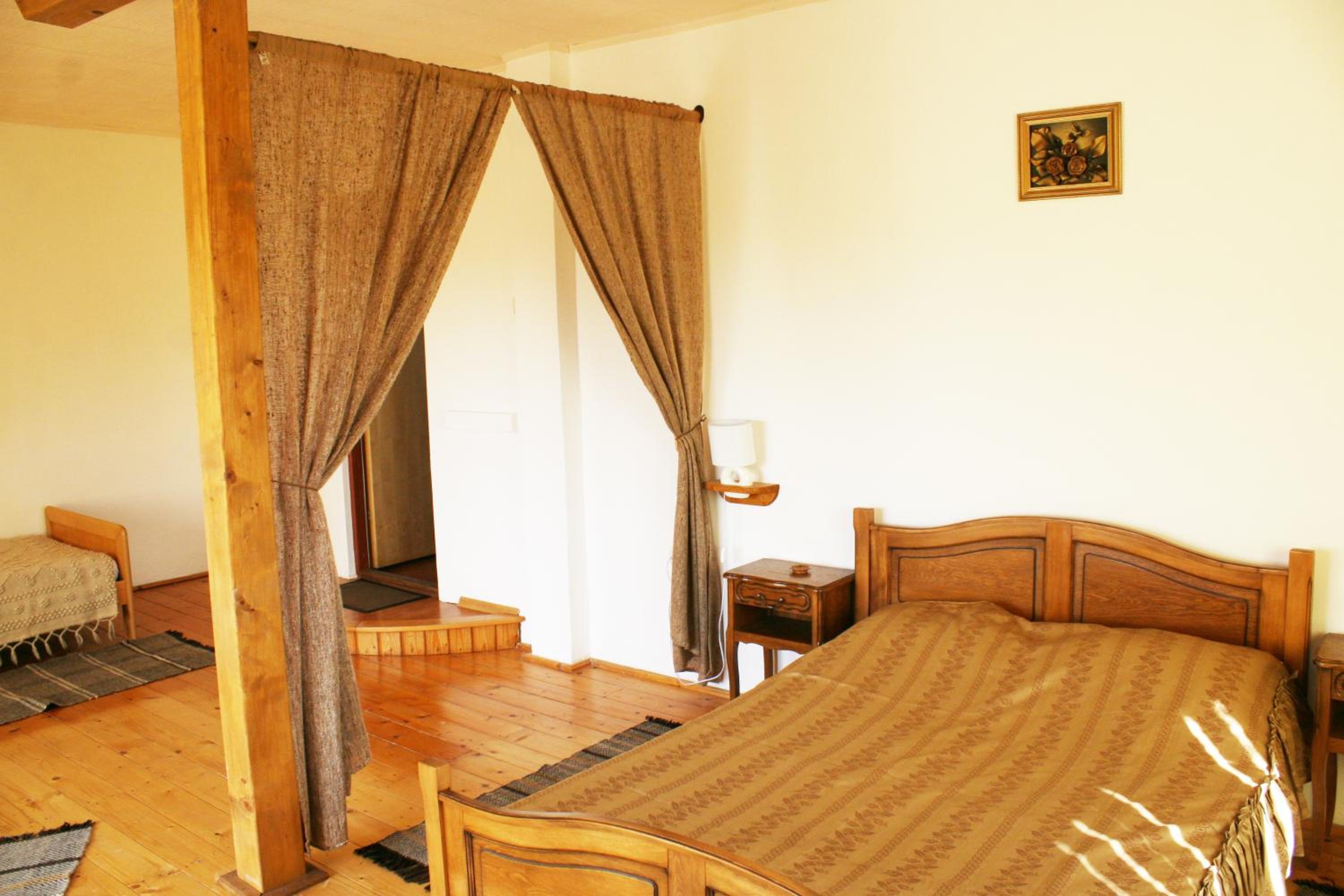 Quadruple Room with Private Bathroom - Photo 3