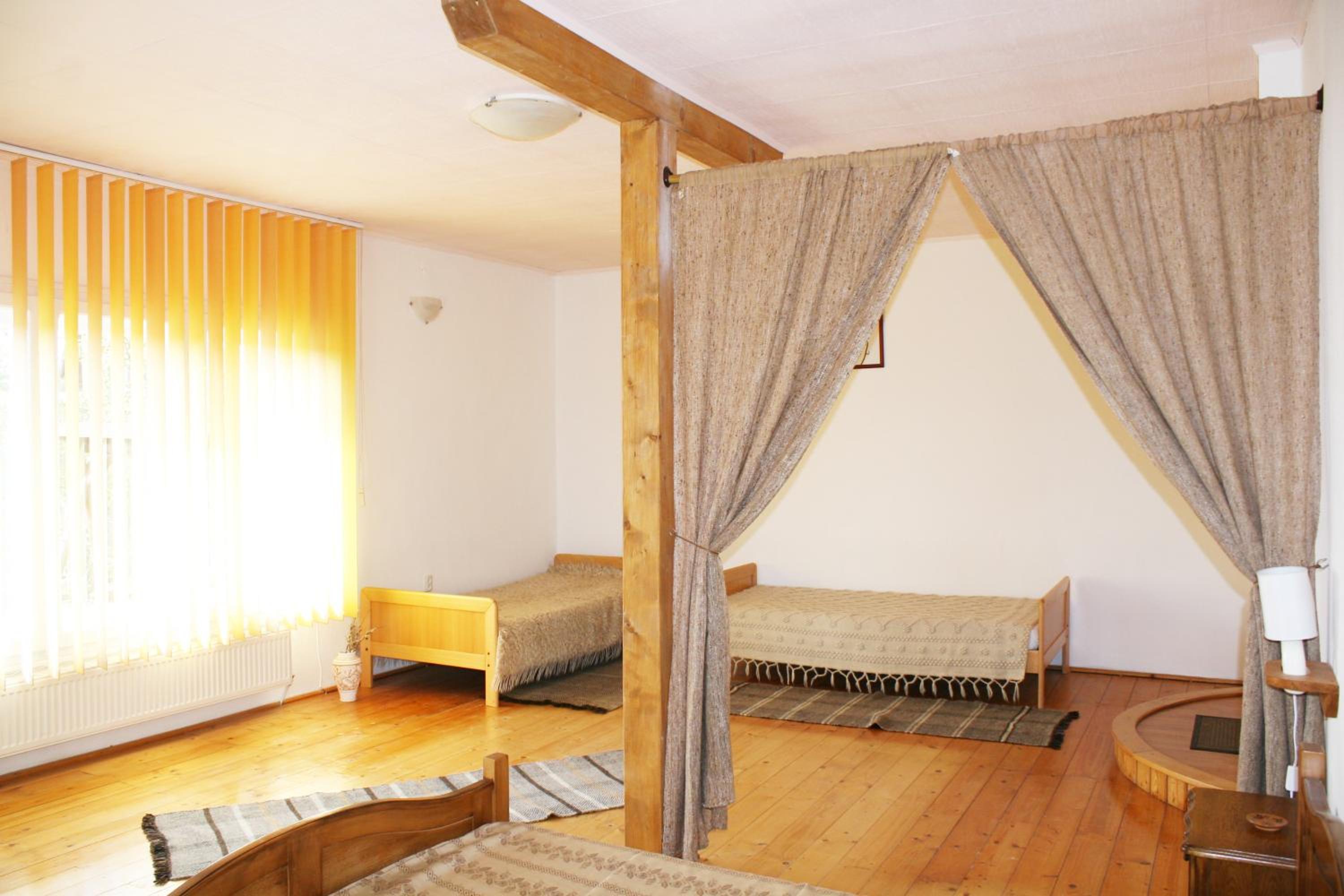 Quadruple Room with Private Bathroom - Photo 5