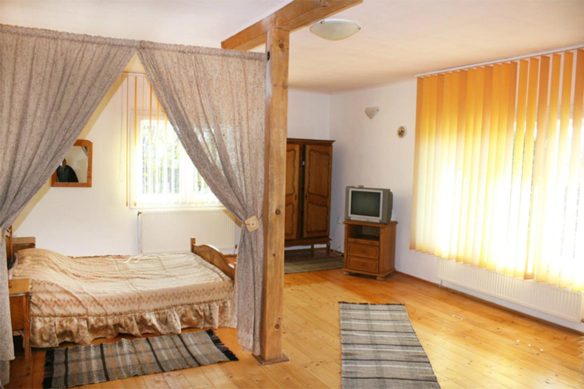 Quadruple Room with Private Bathroom - Photo 6