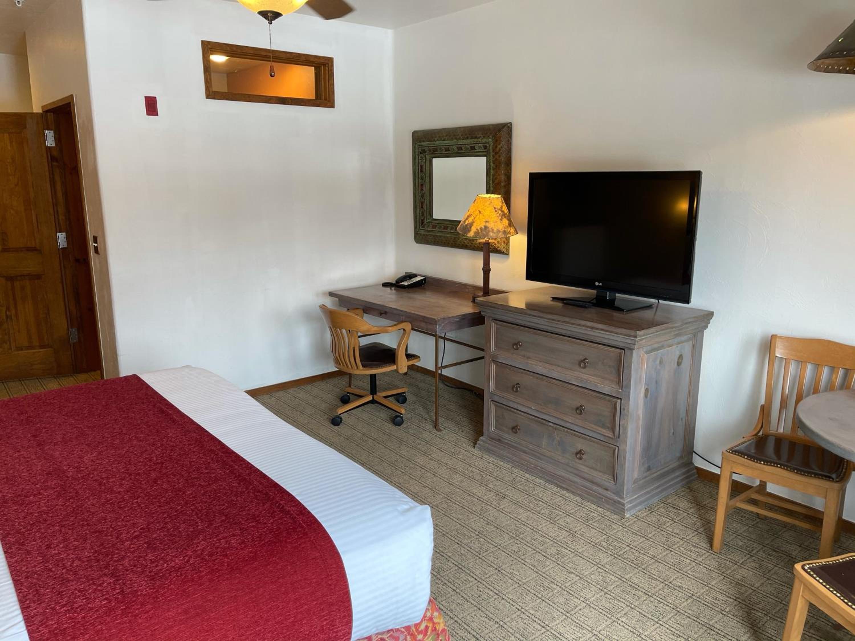 Table Mountain Inn, Photo 2