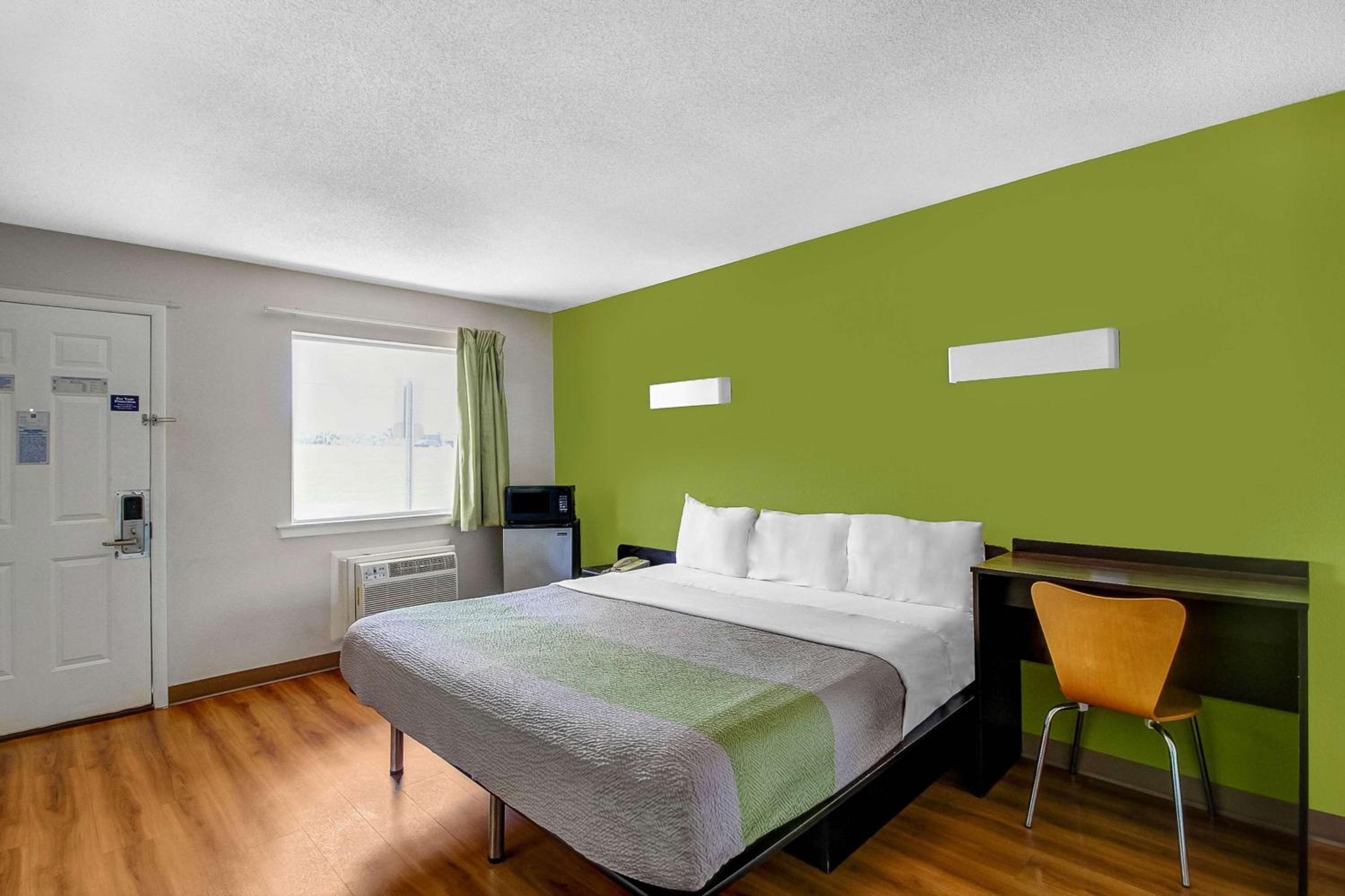 King Room with Roll-in Shower - Disability Access - Non-Smoking