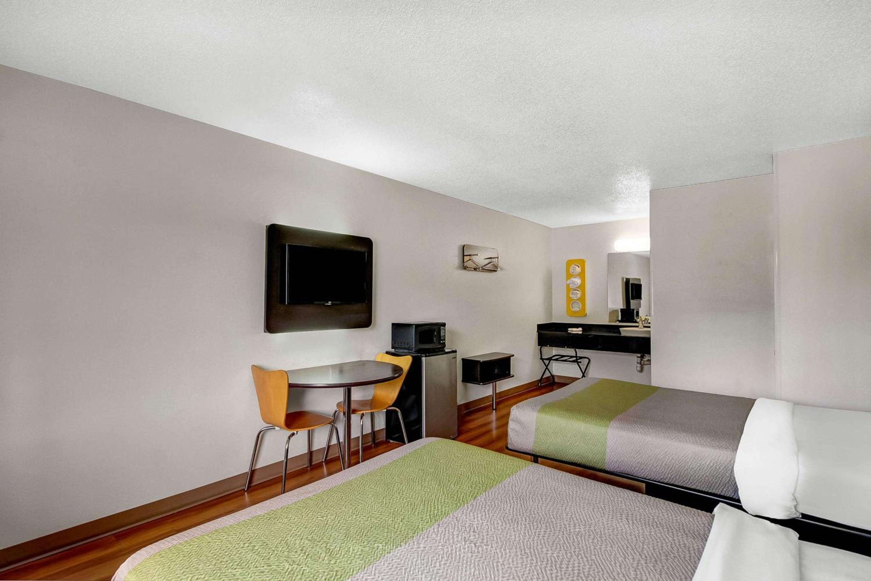 Deluxe Quadruple Room - Non-Smoking