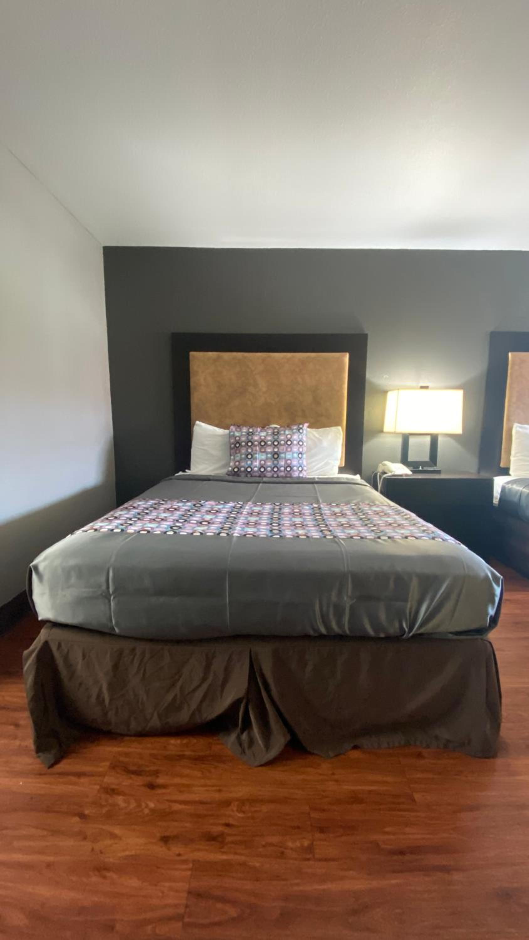 Queen Room with Two Queen Beds - Non-Smoking - Photo 15