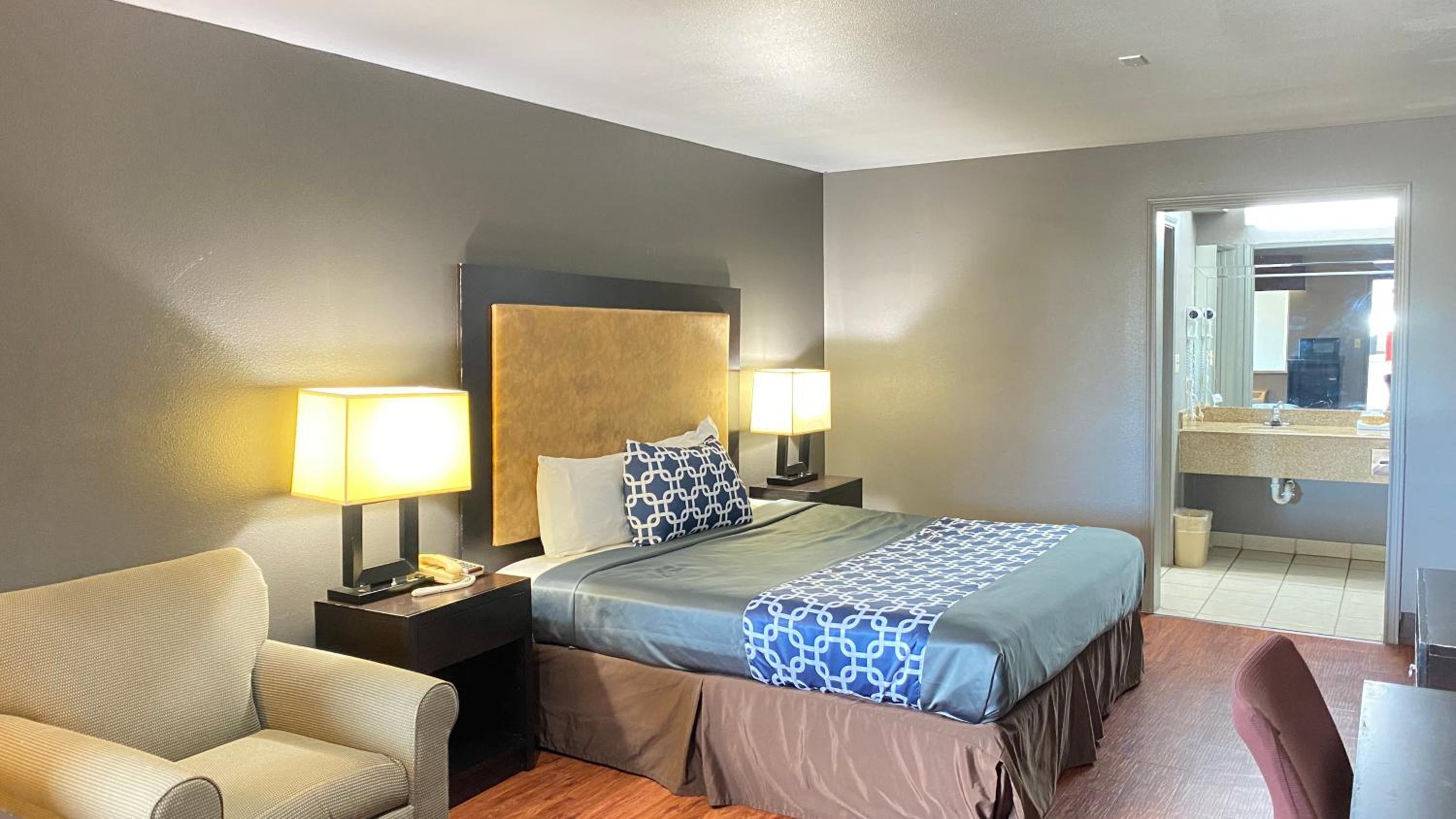 King Room - Non-Smoking - Photo 1
