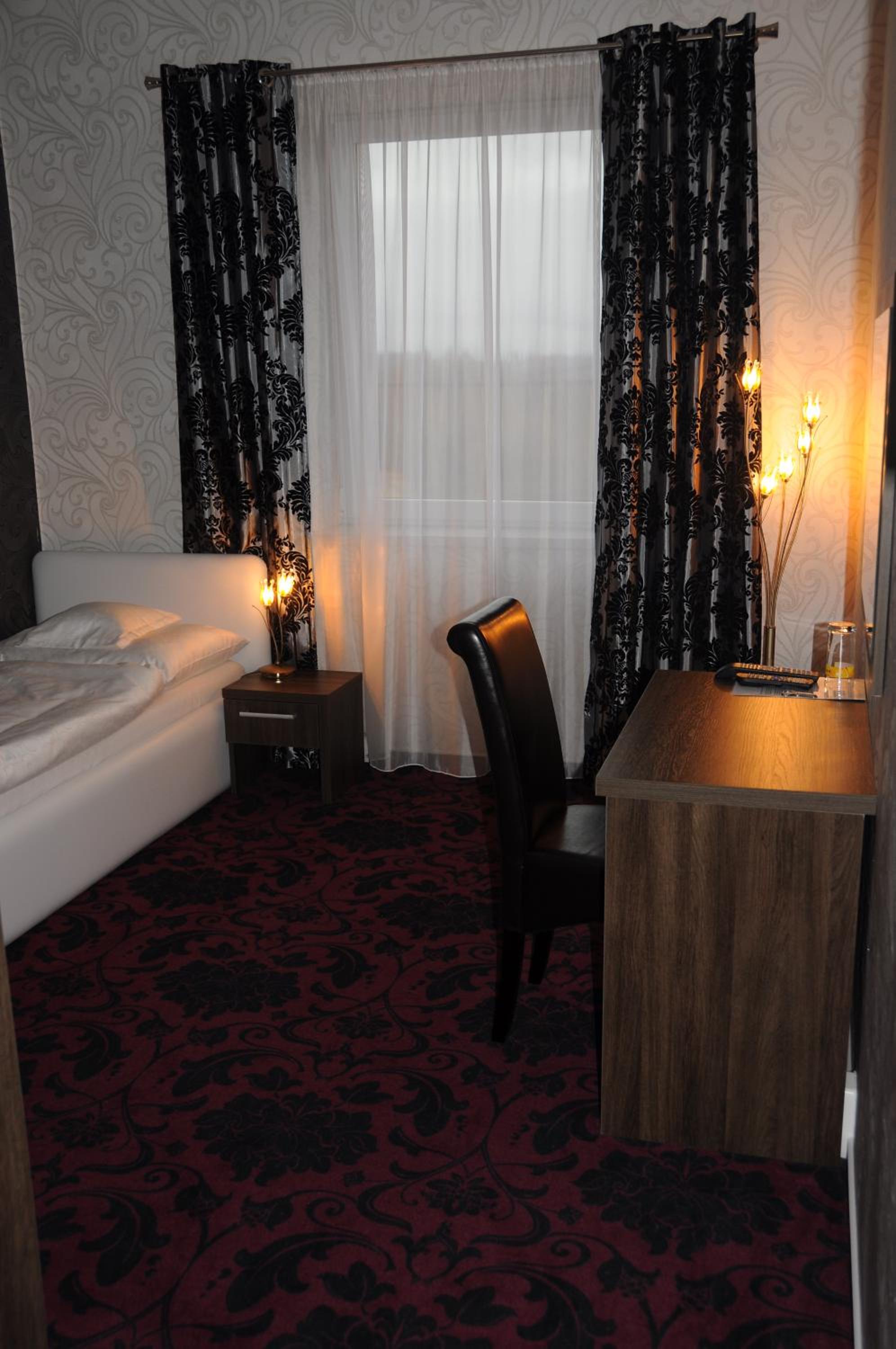 Single Room photo 3