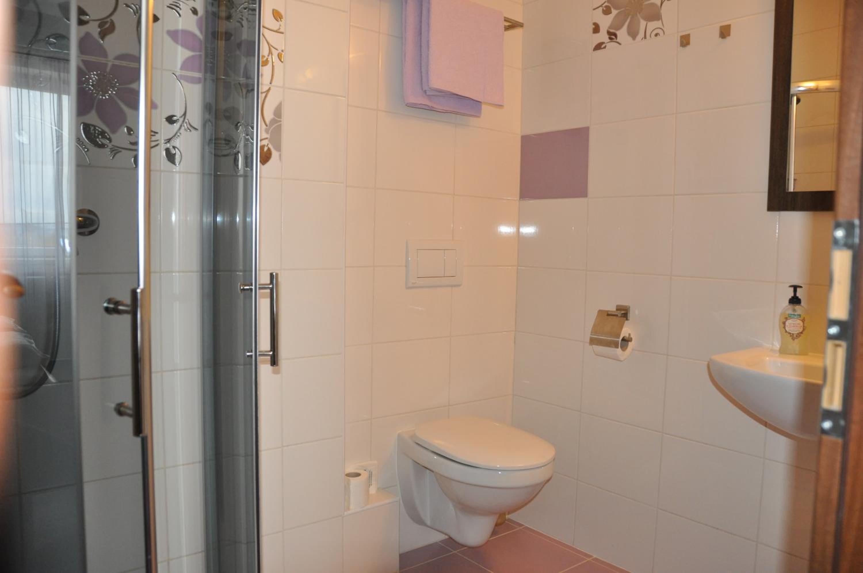 Double Room - Photo 7